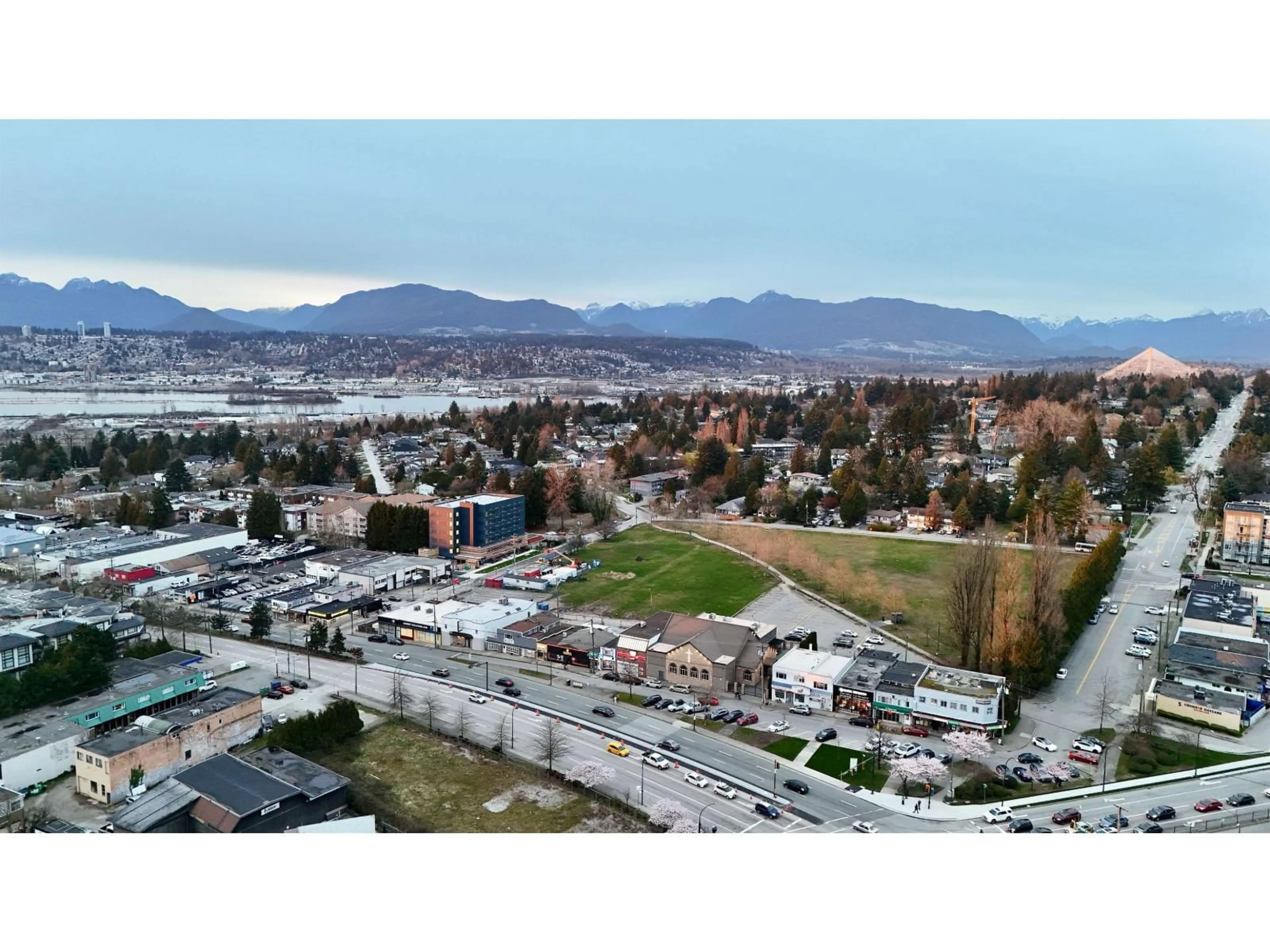 A pic from outside/outdoor area/front of a property/back of a property/a pic from drone, mountain view for 907 - 10750 135A STREET, Surrey British Columbia V3T0V4