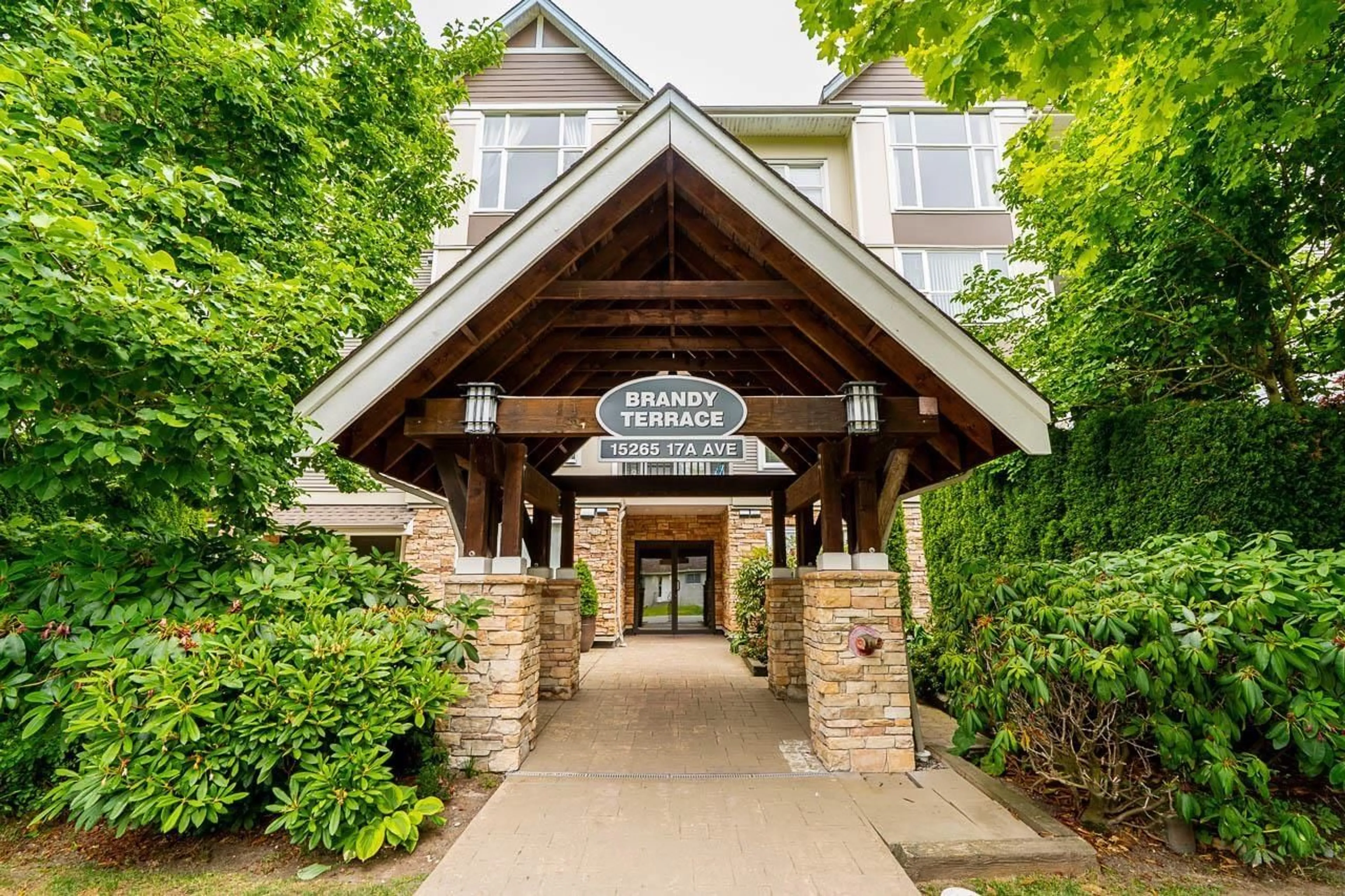Indoor foyer for 106 - 15265 17A AVENUE, Surrey British Columbia V4A1V4