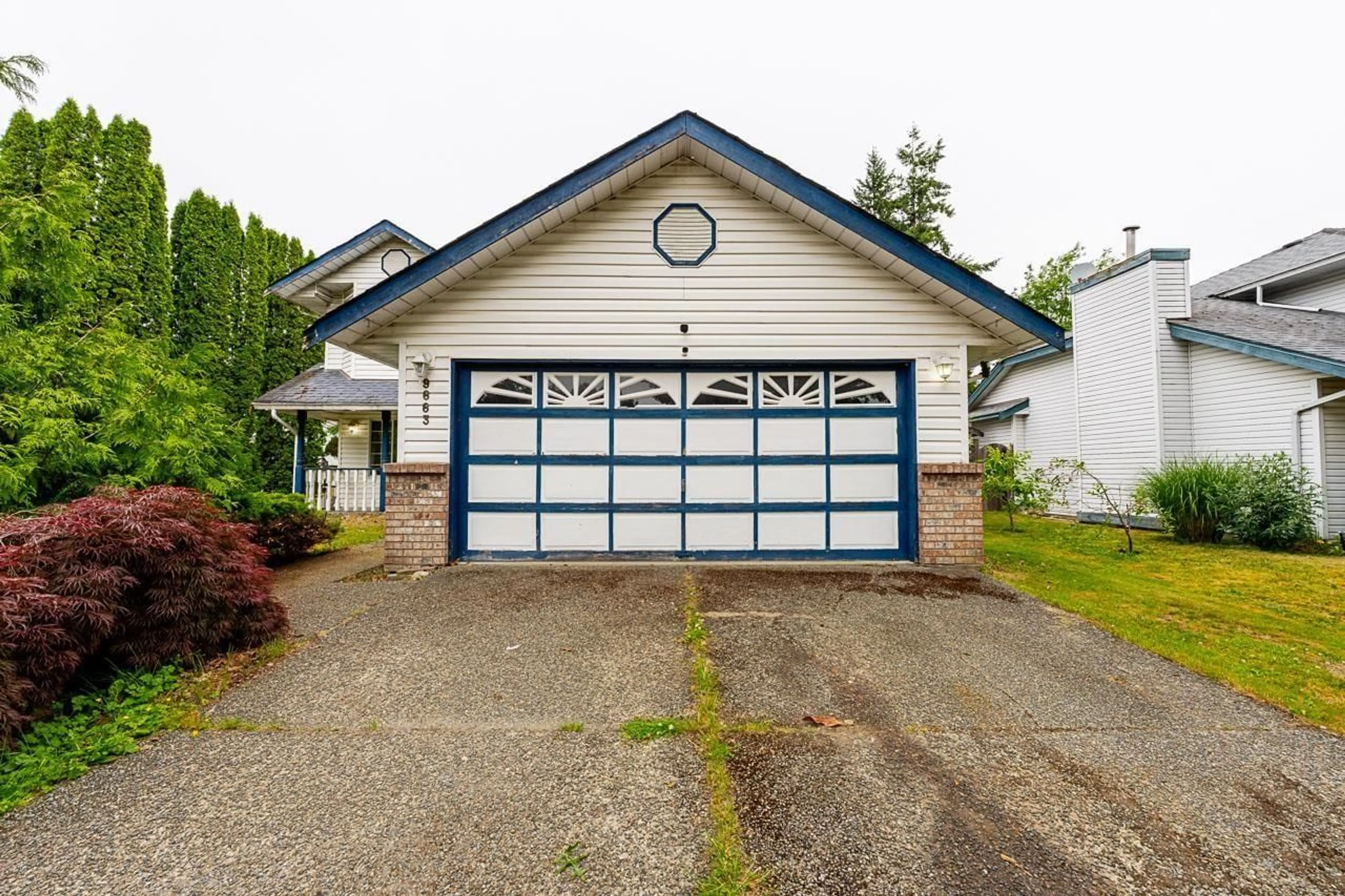 Indoor garage for 9663 157B STREET, Surrey British Columbia V4N2T3
