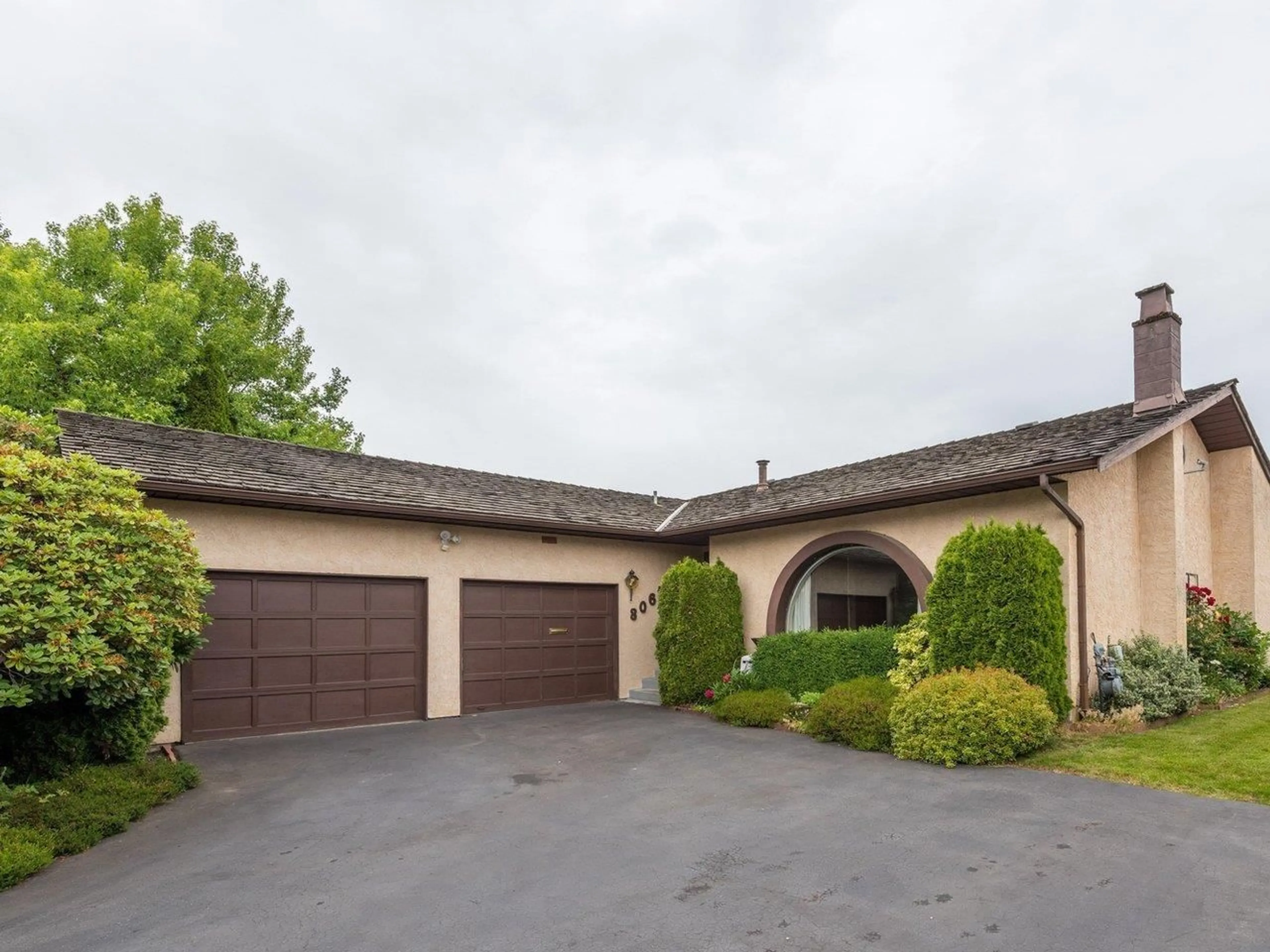 Indoor garage for 8064 IVY COURT, Mission British Columbia V2V5Z1