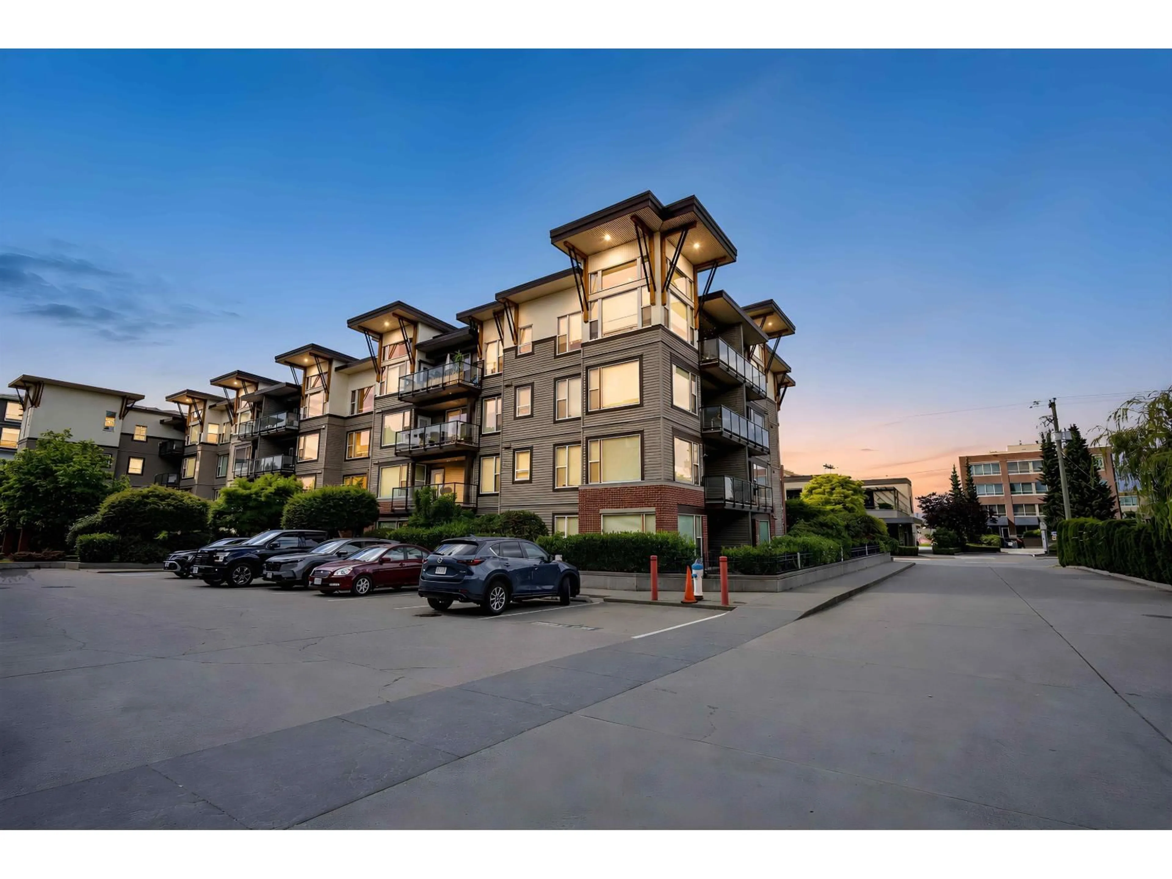 A pic from outside/outdoor area/front of a property/back of a property/a pic from drone, building for 310 - 33538 MARSHALL ROAD, Abbotsford British Columbia V2S0C7