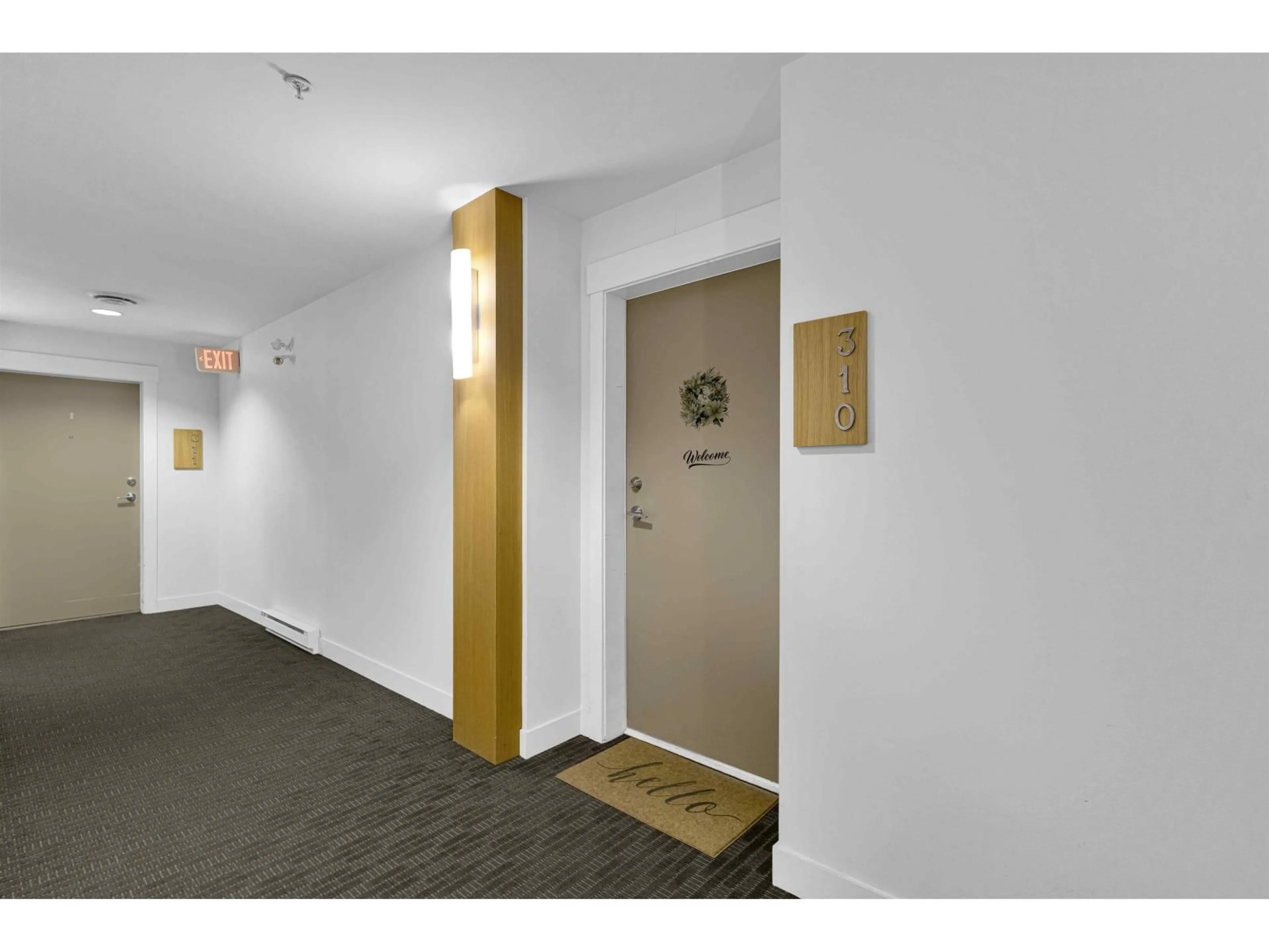 Indoor foyer for 310 - 33538 MARSHALL ROAD, Abbotsford British Columbia V2S0C7