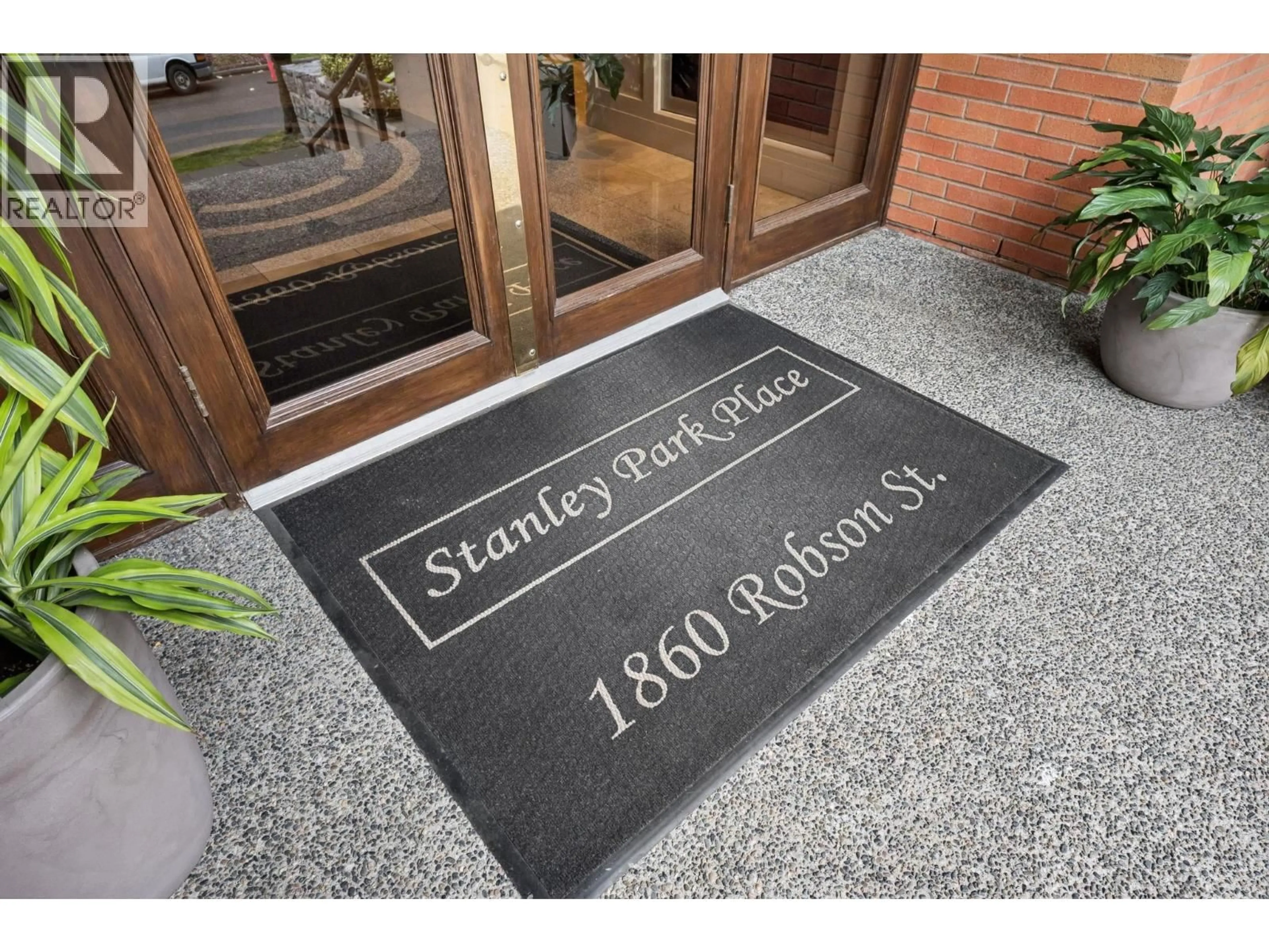 Indoor entryway for 204 - 1860 ROBSON STREET, Vancouver British Columbia V6G3C1