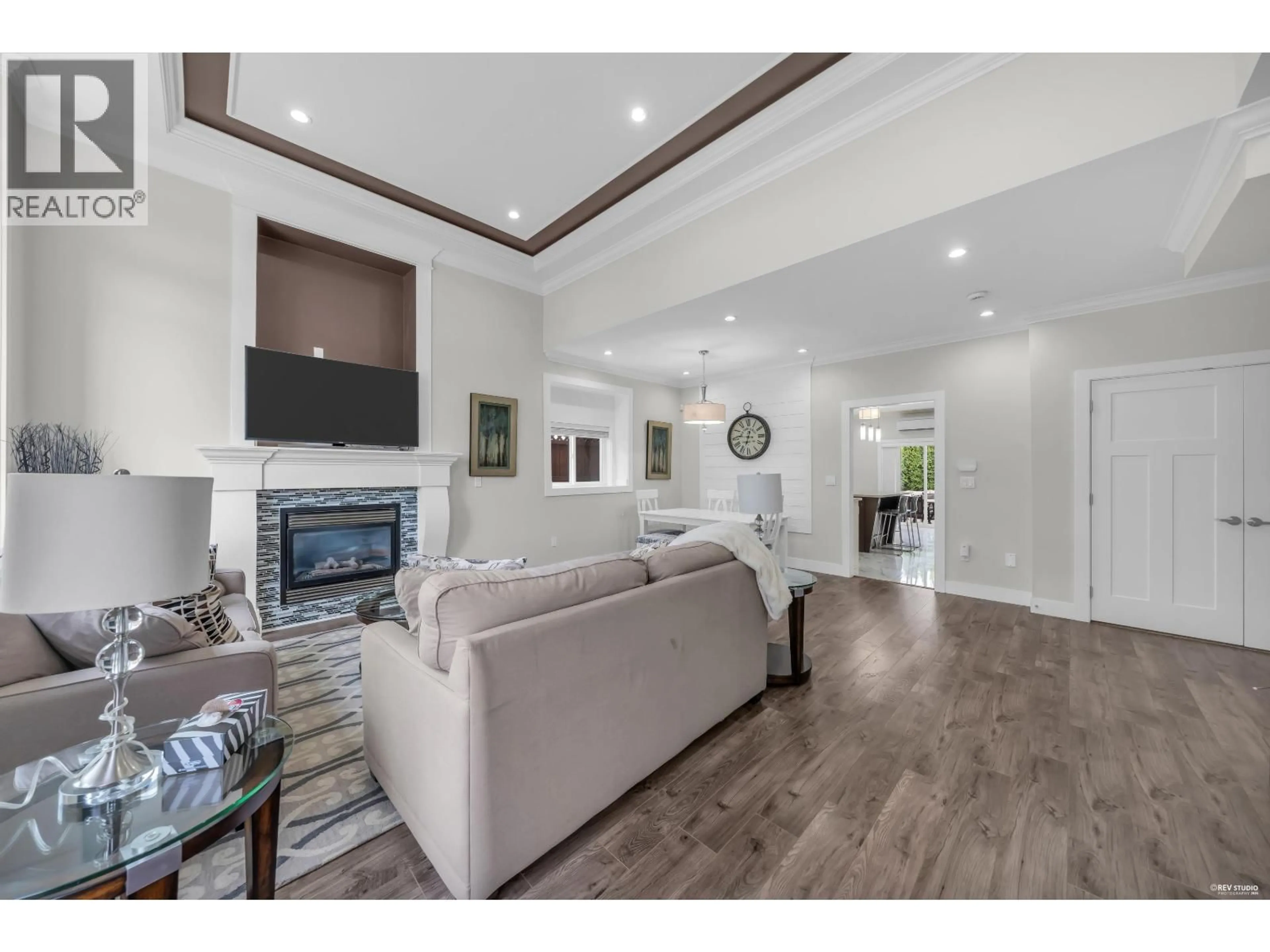 Living room with furniture, wood/laminate floor for 4324 GRETA STREET, Burnaby British Columbia V5J1N8