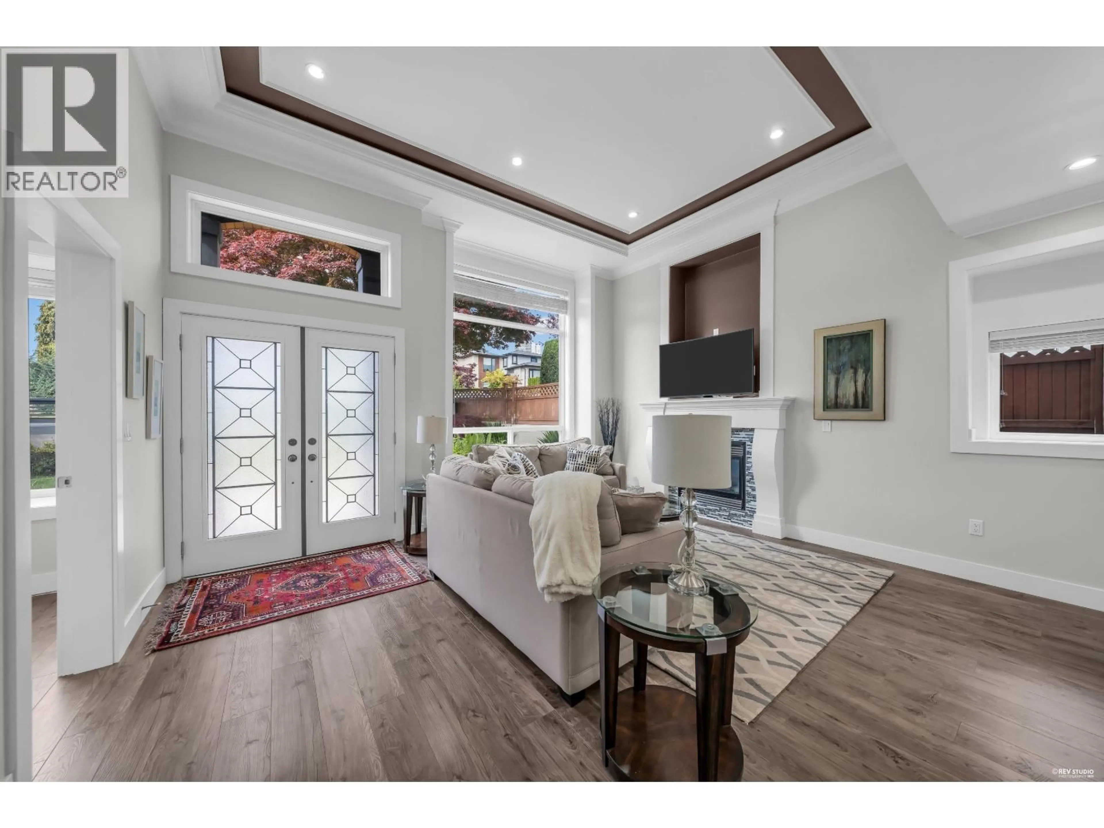 Indoor entryway for 4324 GRETA STREET, Burnaby British Columbia V5J1N8