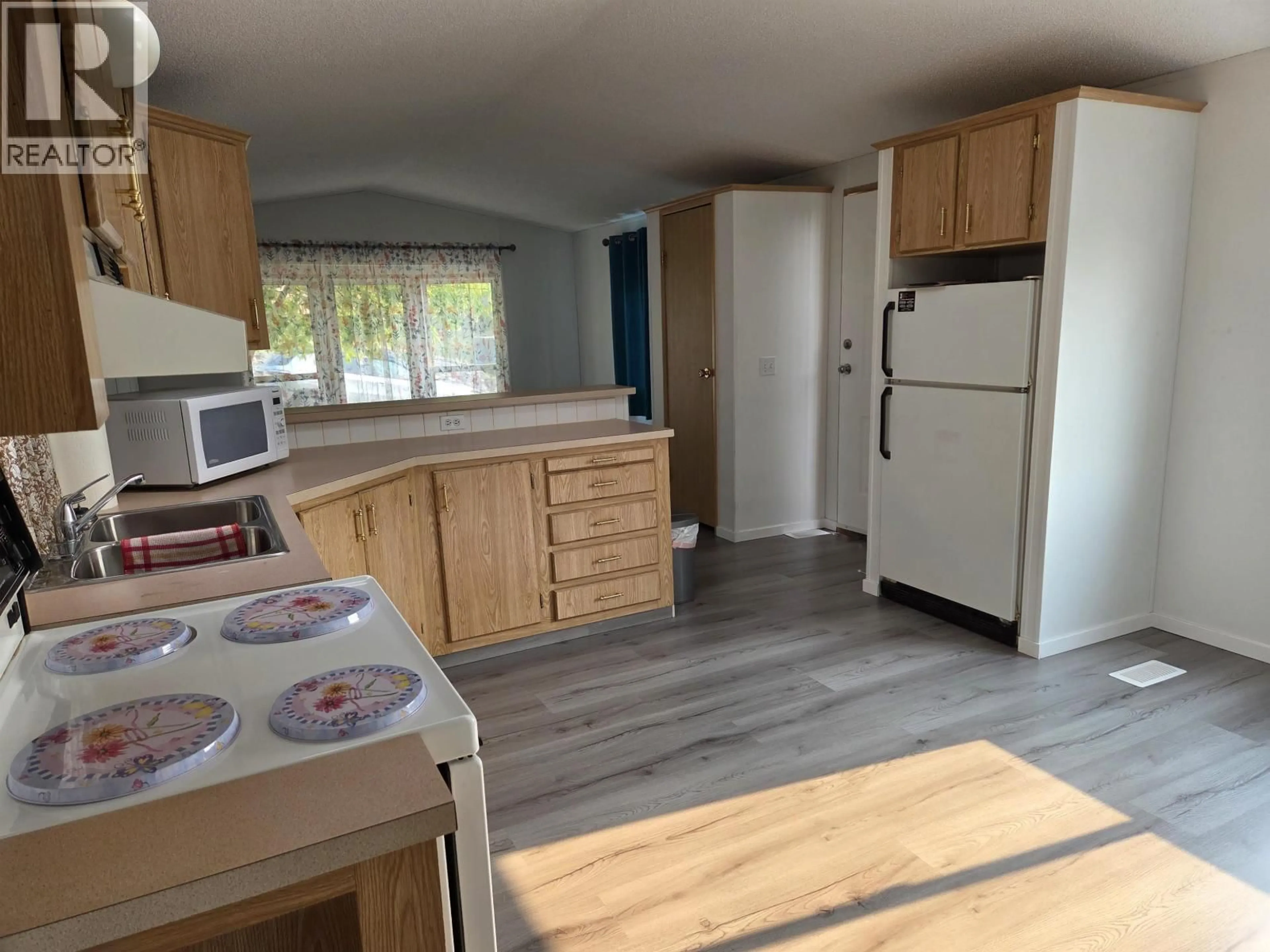 Standard kitchen, unknown for 92 - 770 11TH AVENUE, Williams Lake British Columbia V2G2M4