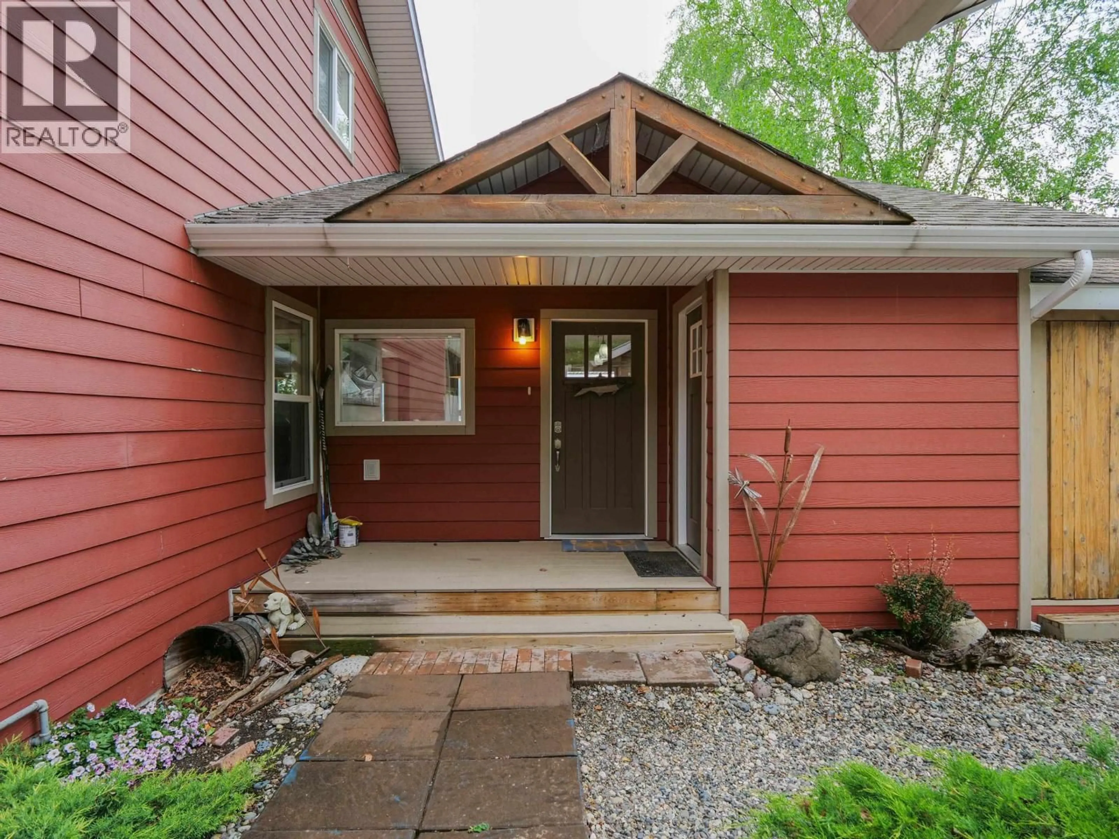 Indoor entryway for 1872 CRYSTAL STREET, Quesnel British Columbia V2J4R8