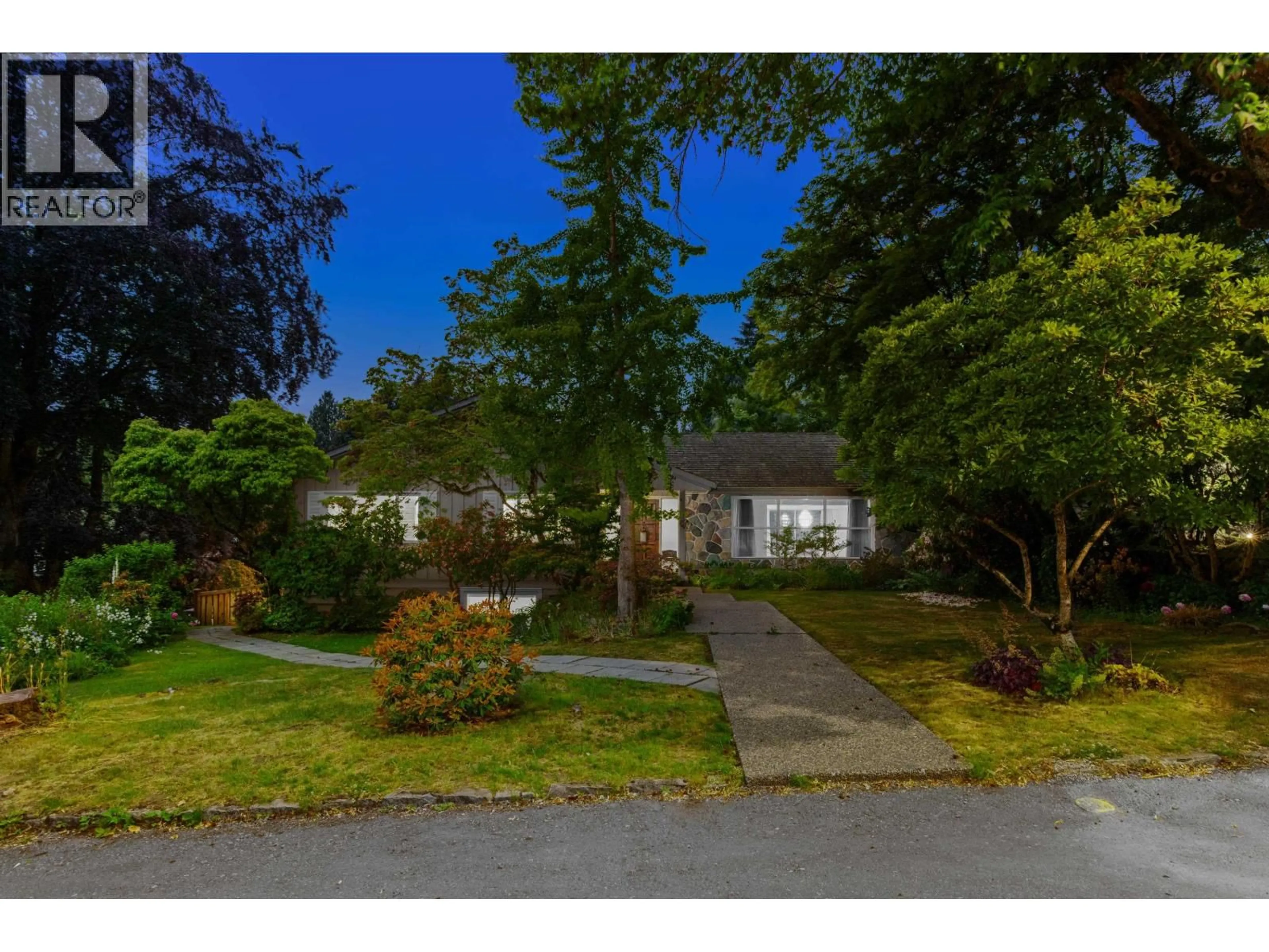 A pic from outside/outdoor area/front of a property/back of a property/a pic from drone, street for 6297 MACKENZIE STREET, Vancouver British Columbia V6N1H4