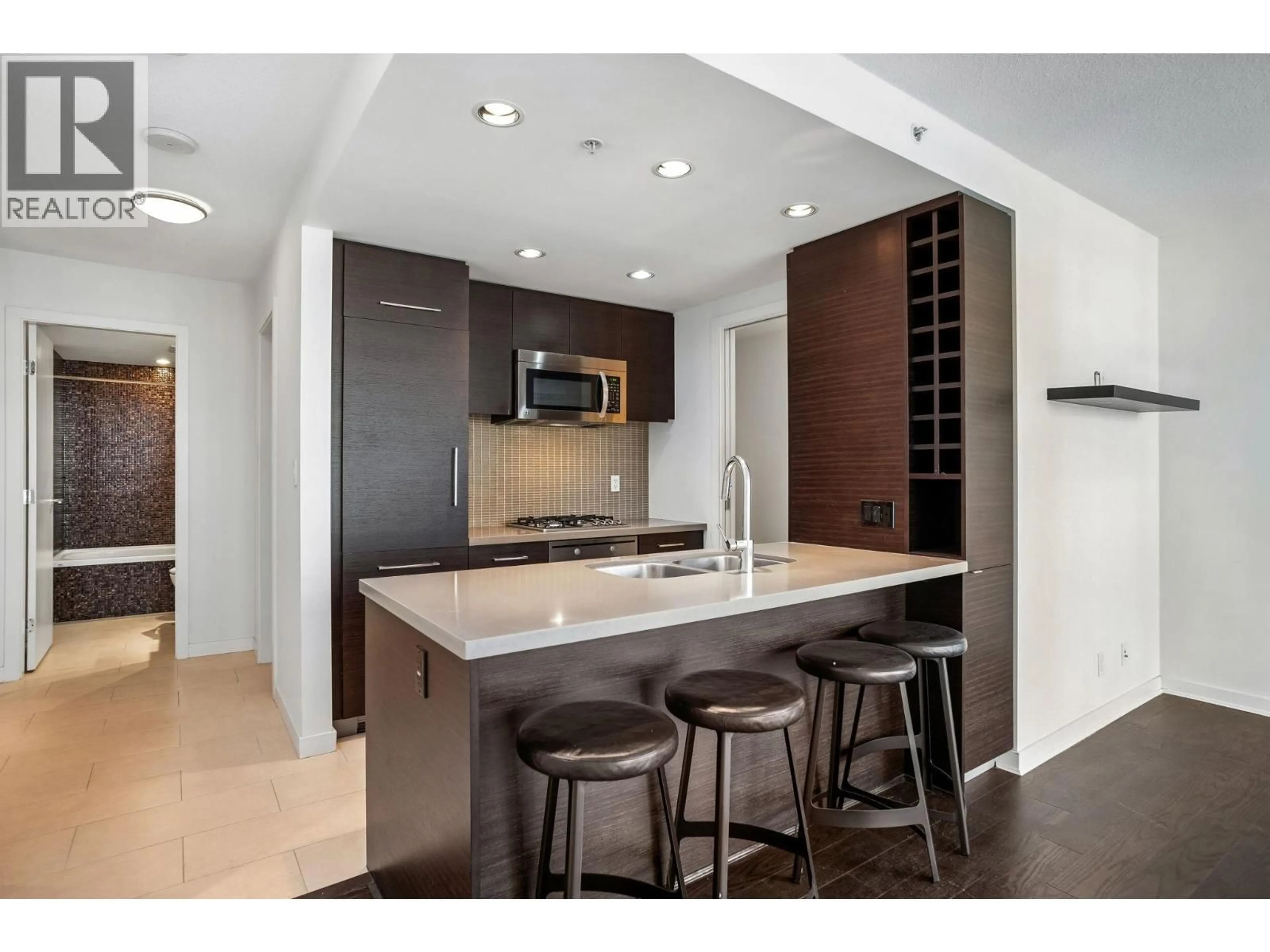 Open concept kitchen, ceramic/tile floor for 610 - 833 HOMER STREET, Vancouver British Columbia V6B0H4