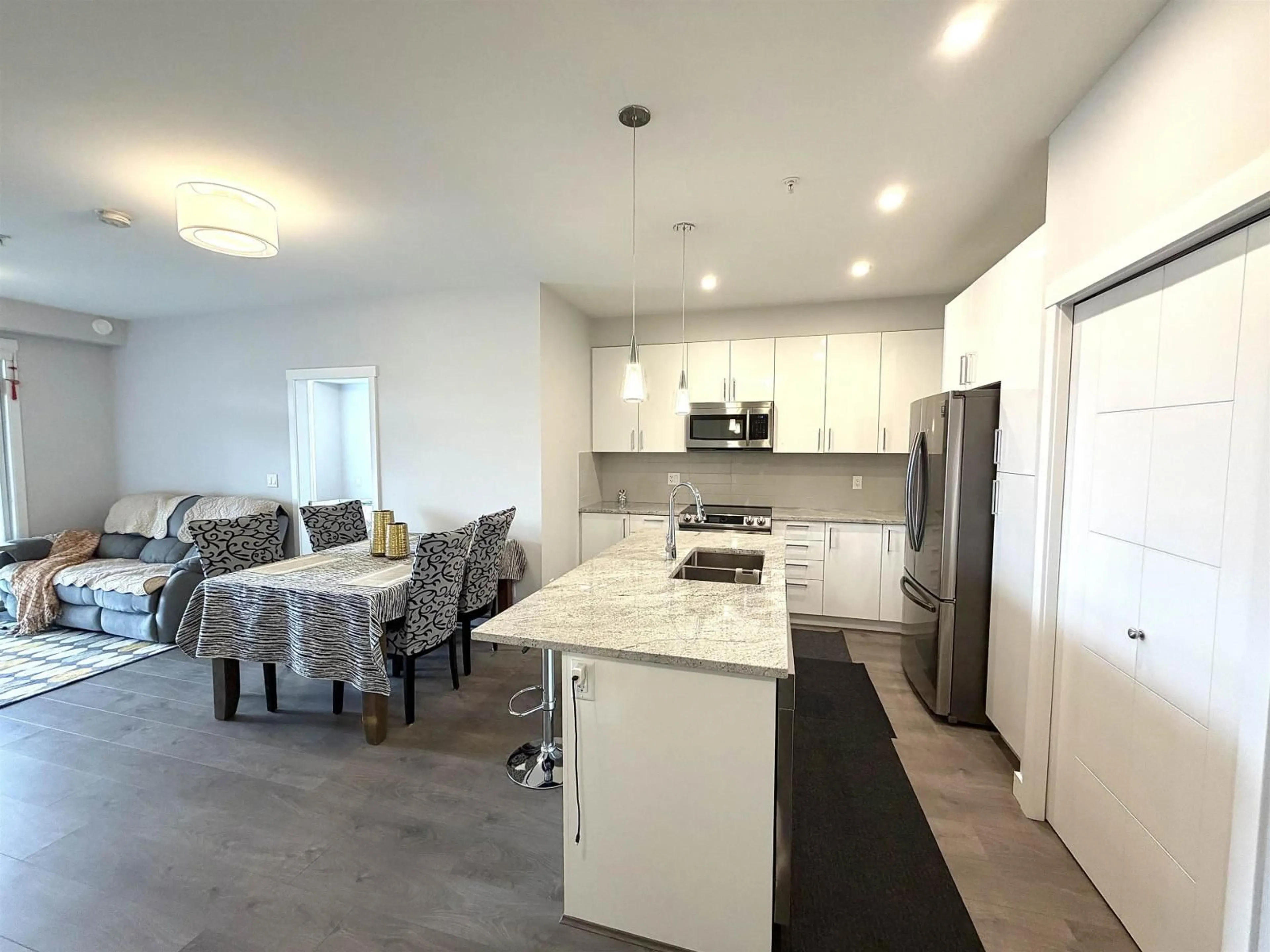 Open concept kitchen, unknown for 403 - 45562 AIRPORT ROAD, Chilliwack British Columbia V2P0J8