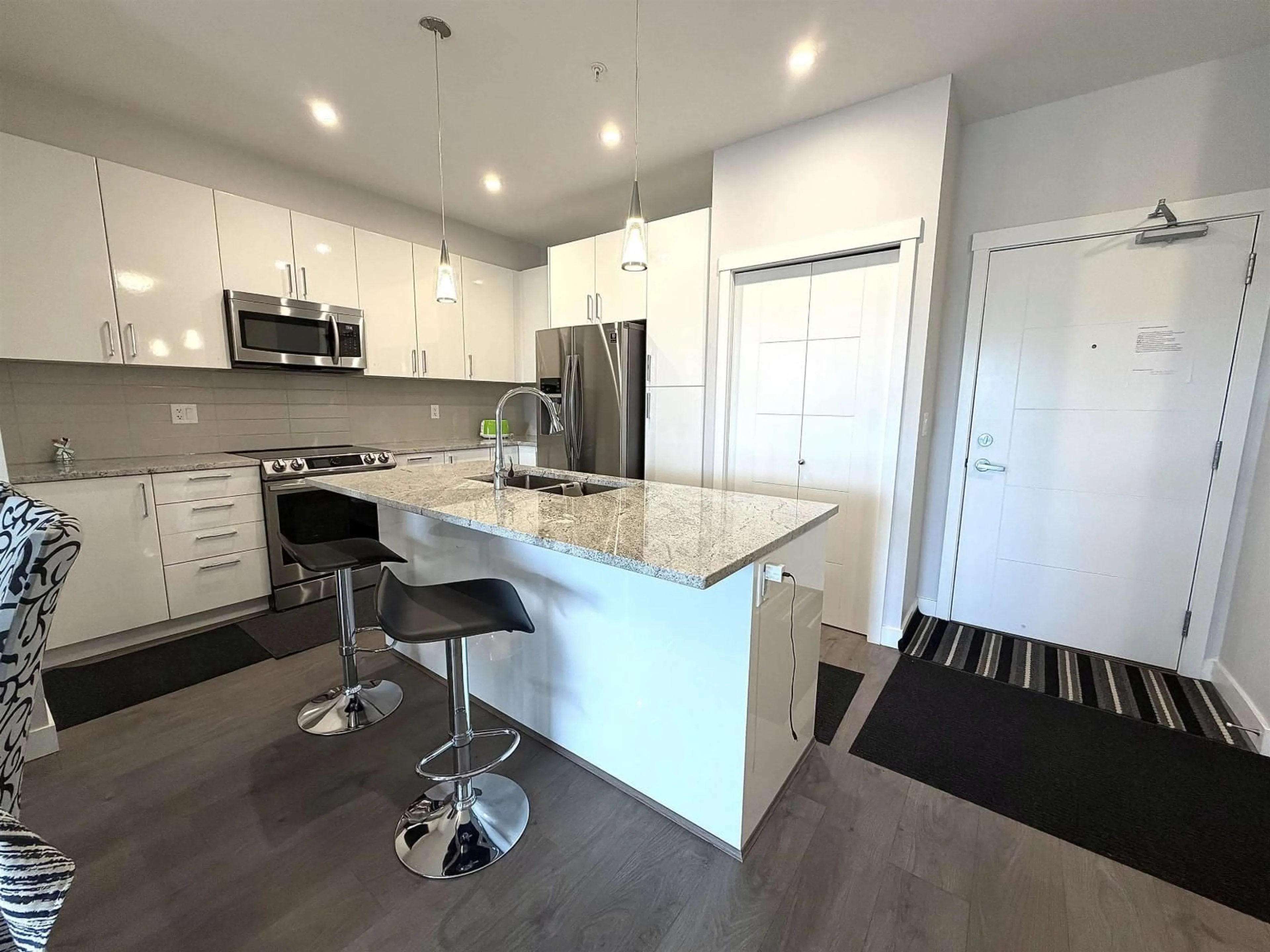 Open concept kitchen, unknown for 403 - 45562 AIRPORT ROAD, Chilliwack British Columbia V2P0J8