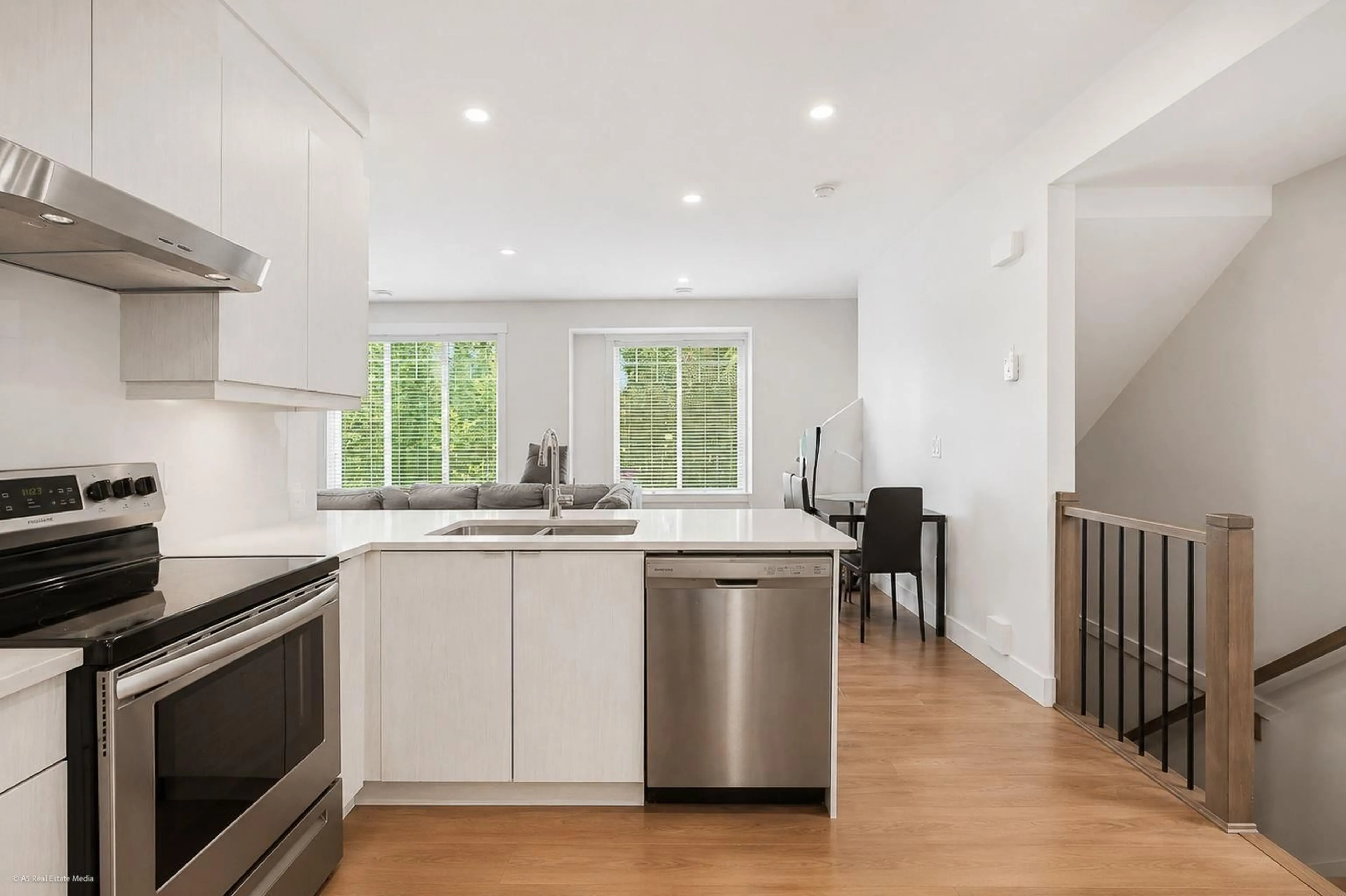 Open concept kitchen, unknown for 10 - 8033 166B STREET, Surrey British Columbia V4N0G7
