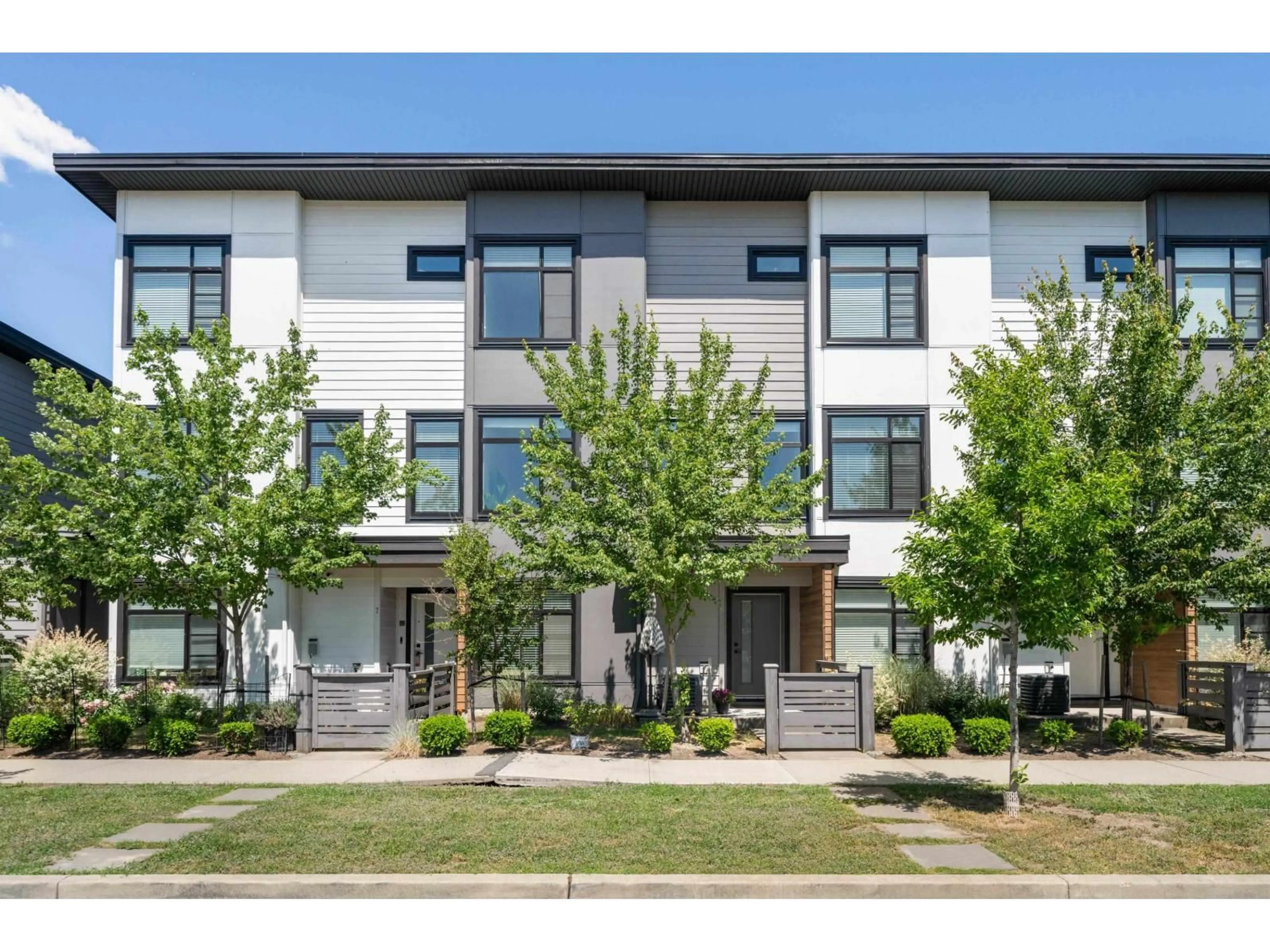Home with vinyl exterior material, street for 6 - 7127 193A STREET, Surrey British Columbia V4N6V9