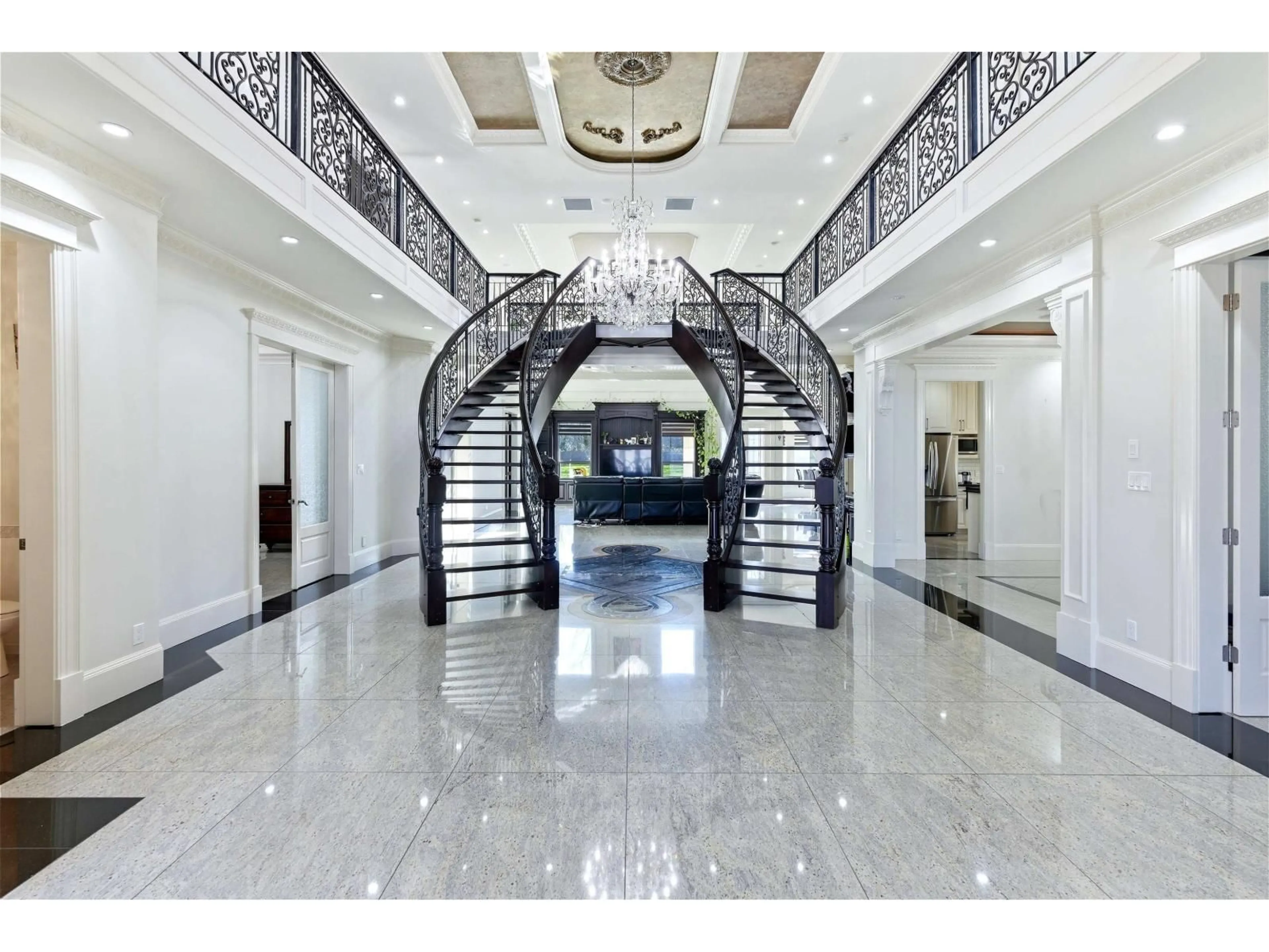 Indoor foyer for 21098 85 AVENUE, Langley British Columbia V1M2M4