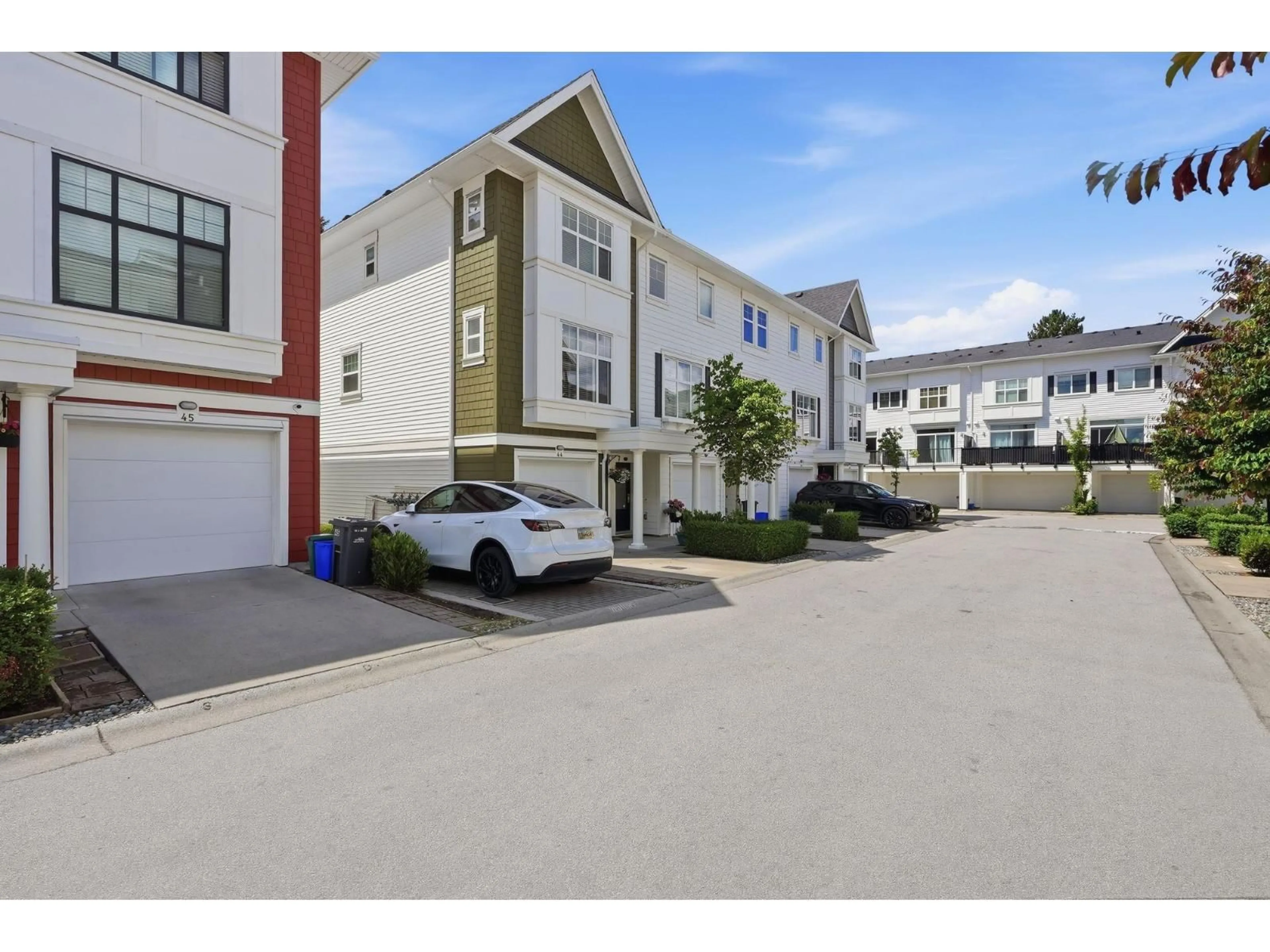 A pic from outside/outdoor area/front of a property/back of a property/a pic from drone, street for 44 - 27735 ROUNDHOUSE DRIVE, Abbotsford British Columbia V4X0B9
