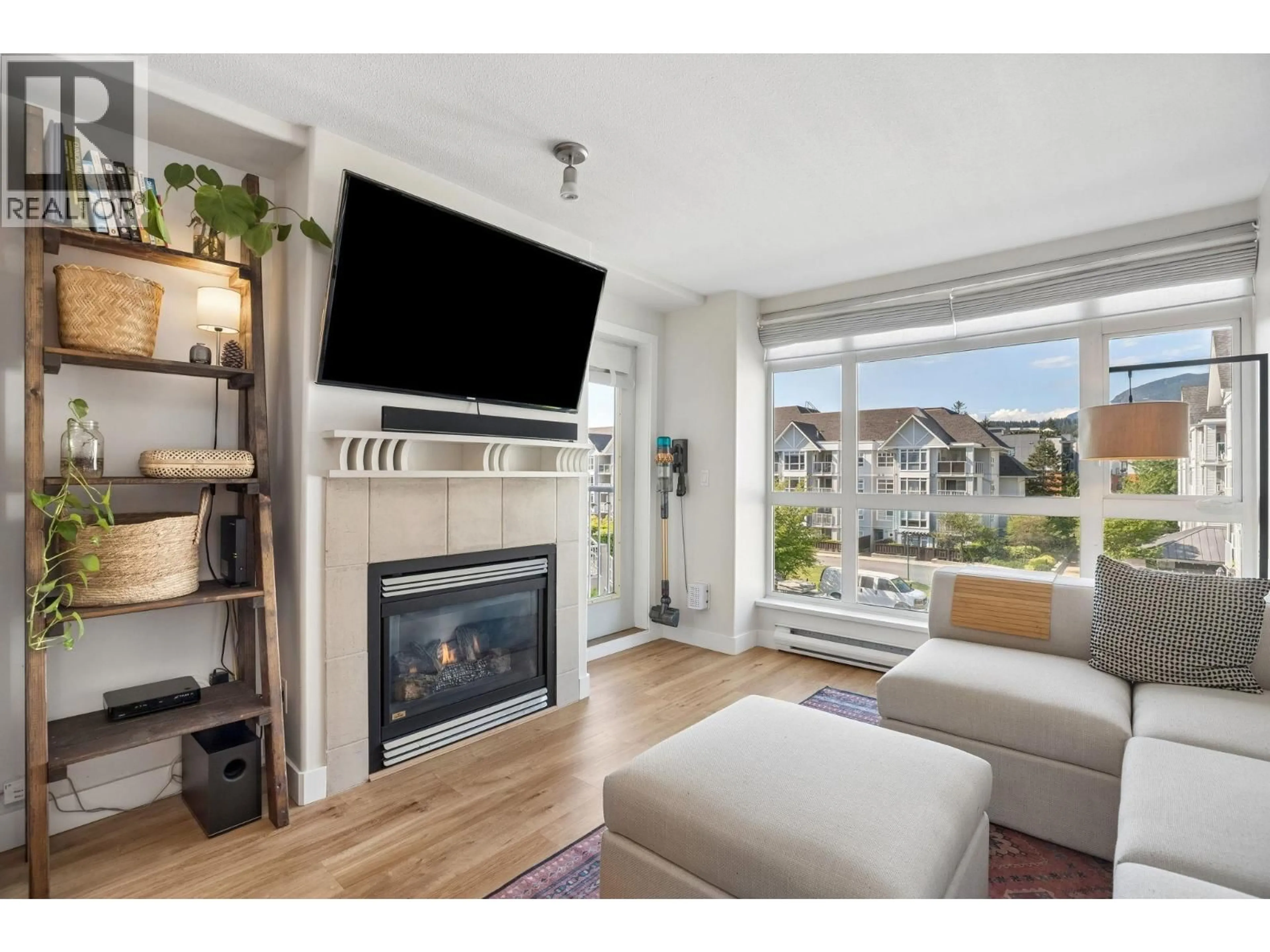 Living room with furniture, wood/laminate floor for 3122 ST JOHNS STREET, Port Moody British Columbia V3H5C8