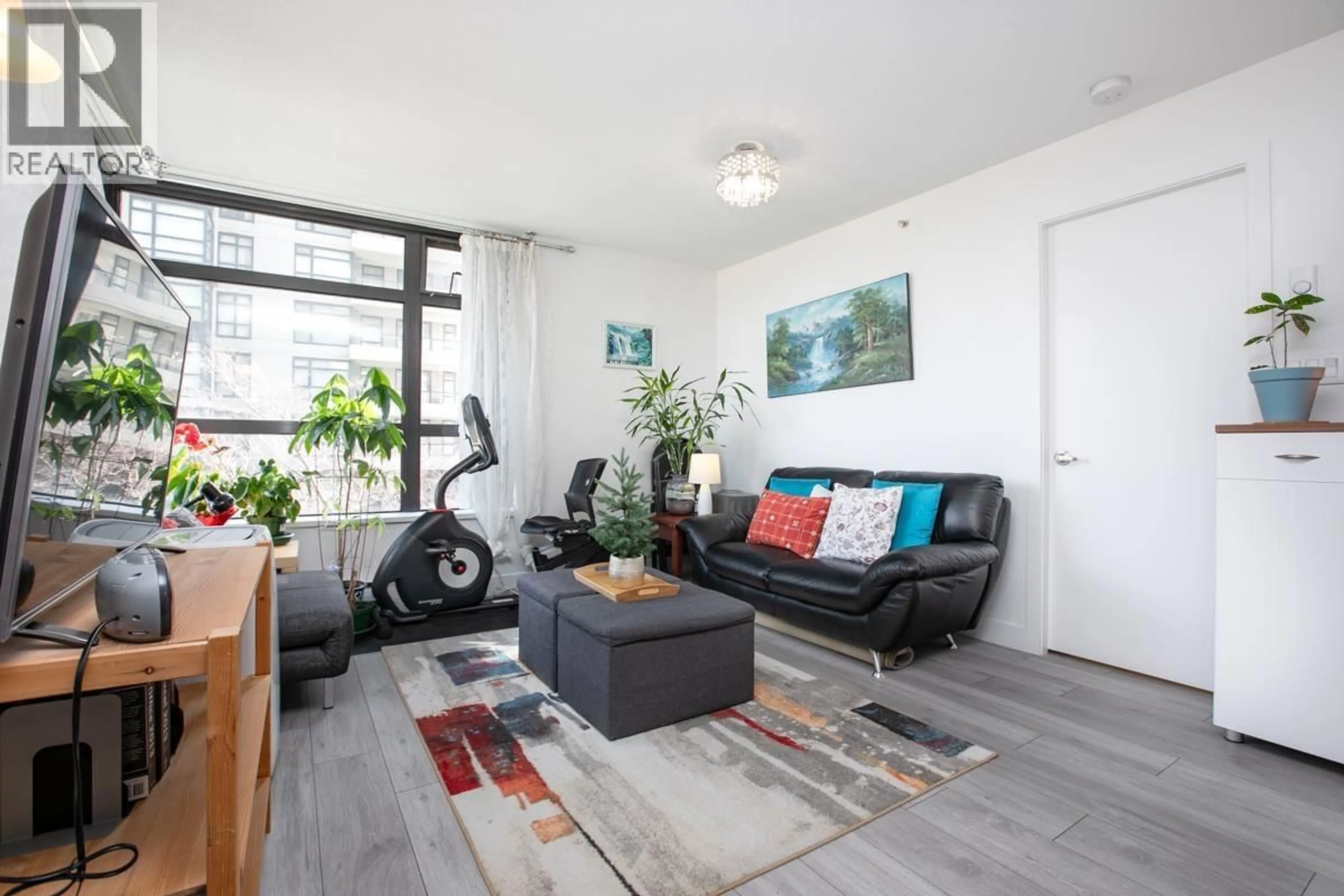 Living room with furniture, unknown for 404 - 8120 LANSDOWNE ROAD, Richmond British Columbia V6X0A1