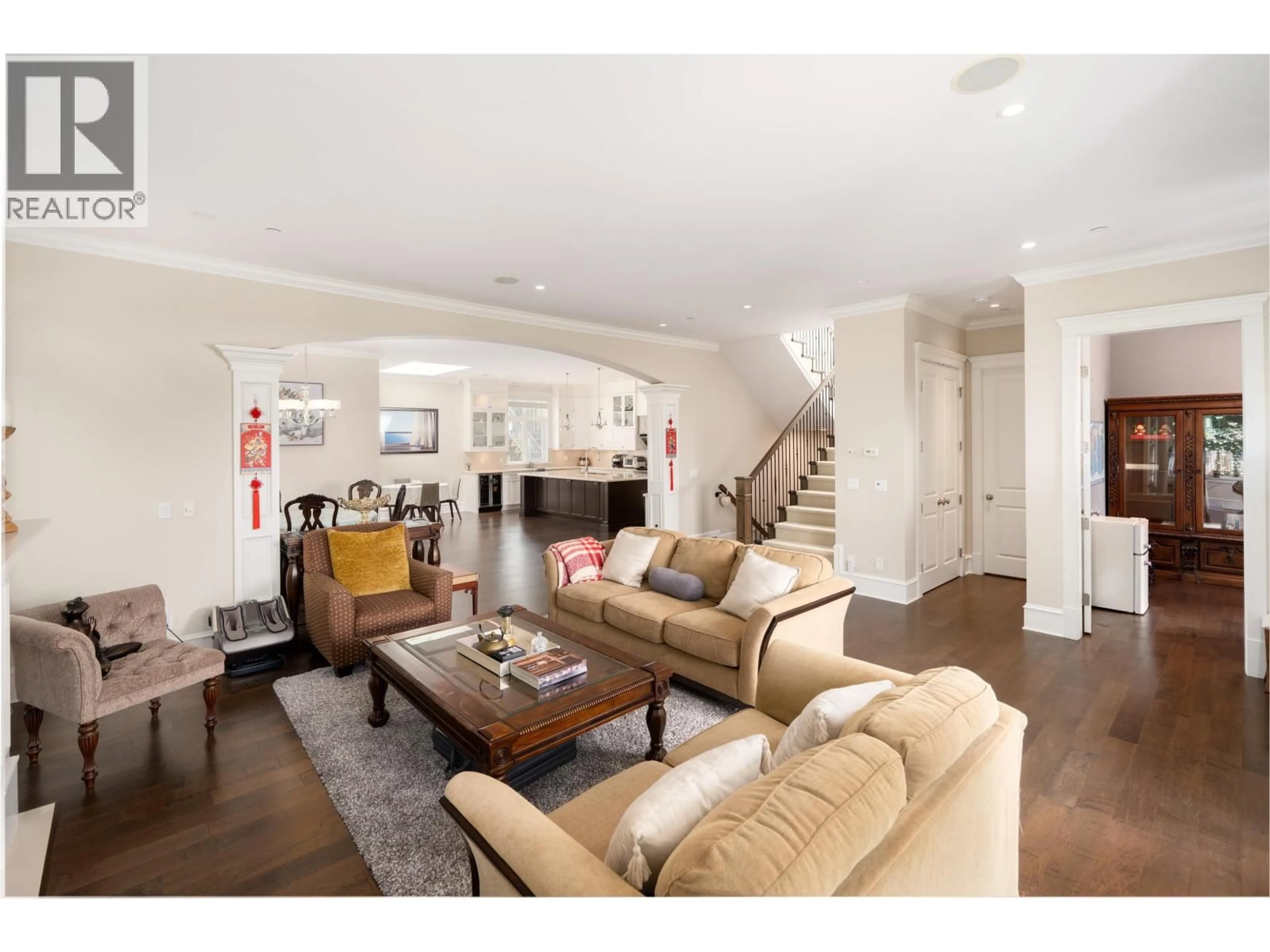 Living room with furniture, wood/laminate floor for 1479 MATHERS AVENUE, West Vancouver British Columbia V7T2G5