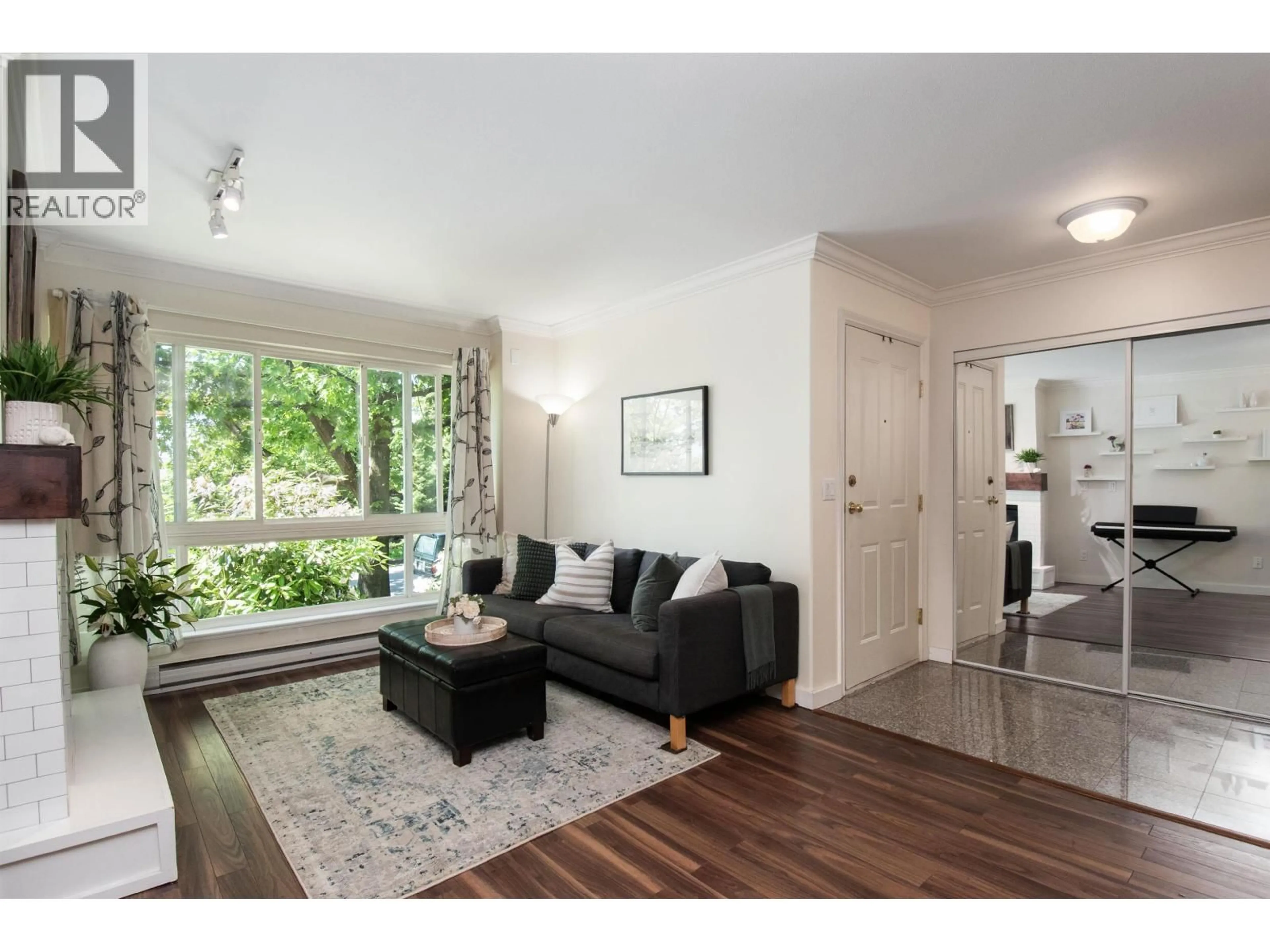 Living room with furniture, wood/laminate floor for 1 - 270 KEITH ROAD, North Vancouver British Columbia V7L1V5