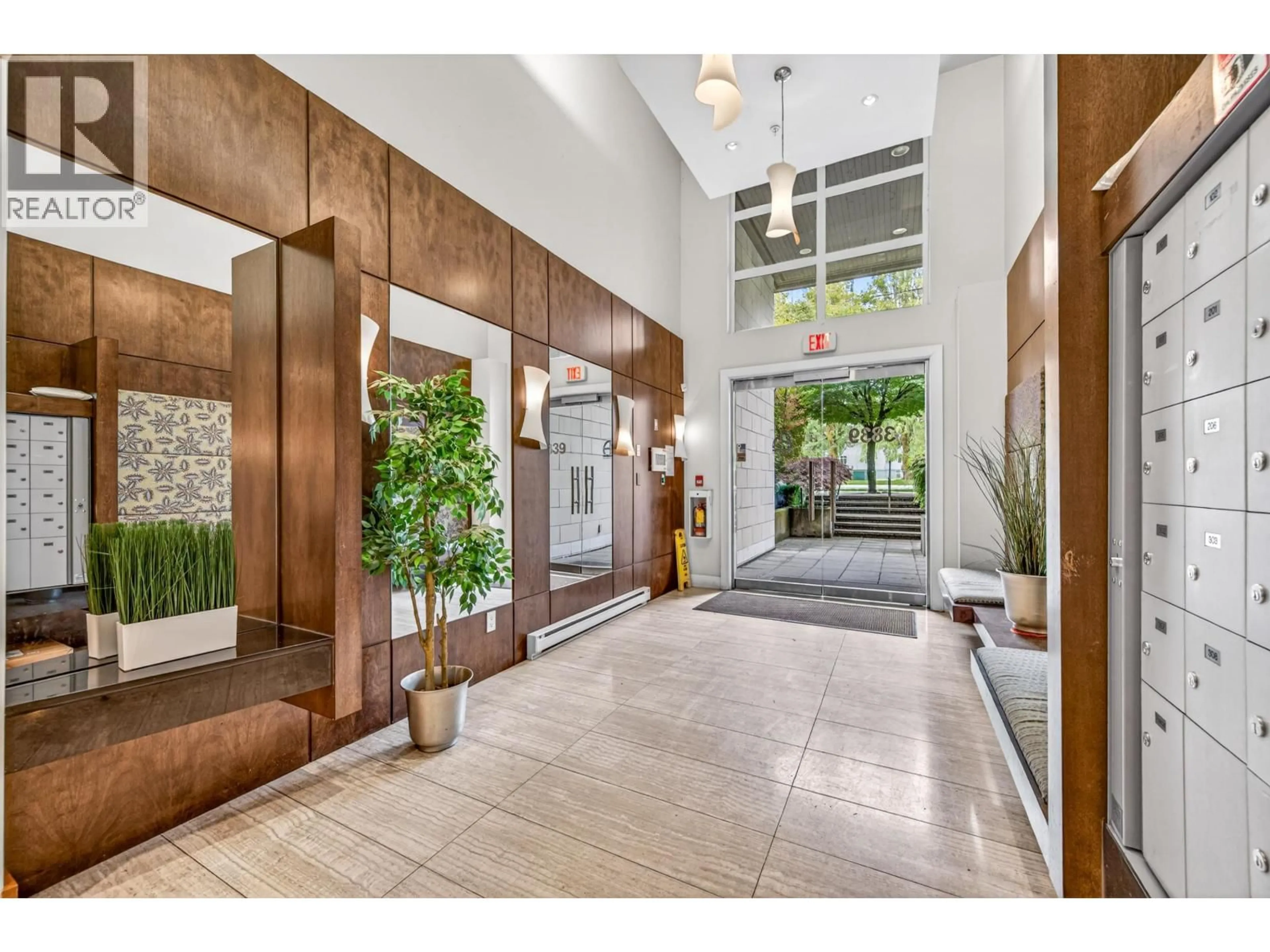 Indoor foyer for 307 - 3839 4TH AVENUE, Vancouver British Columbia V6R1P8