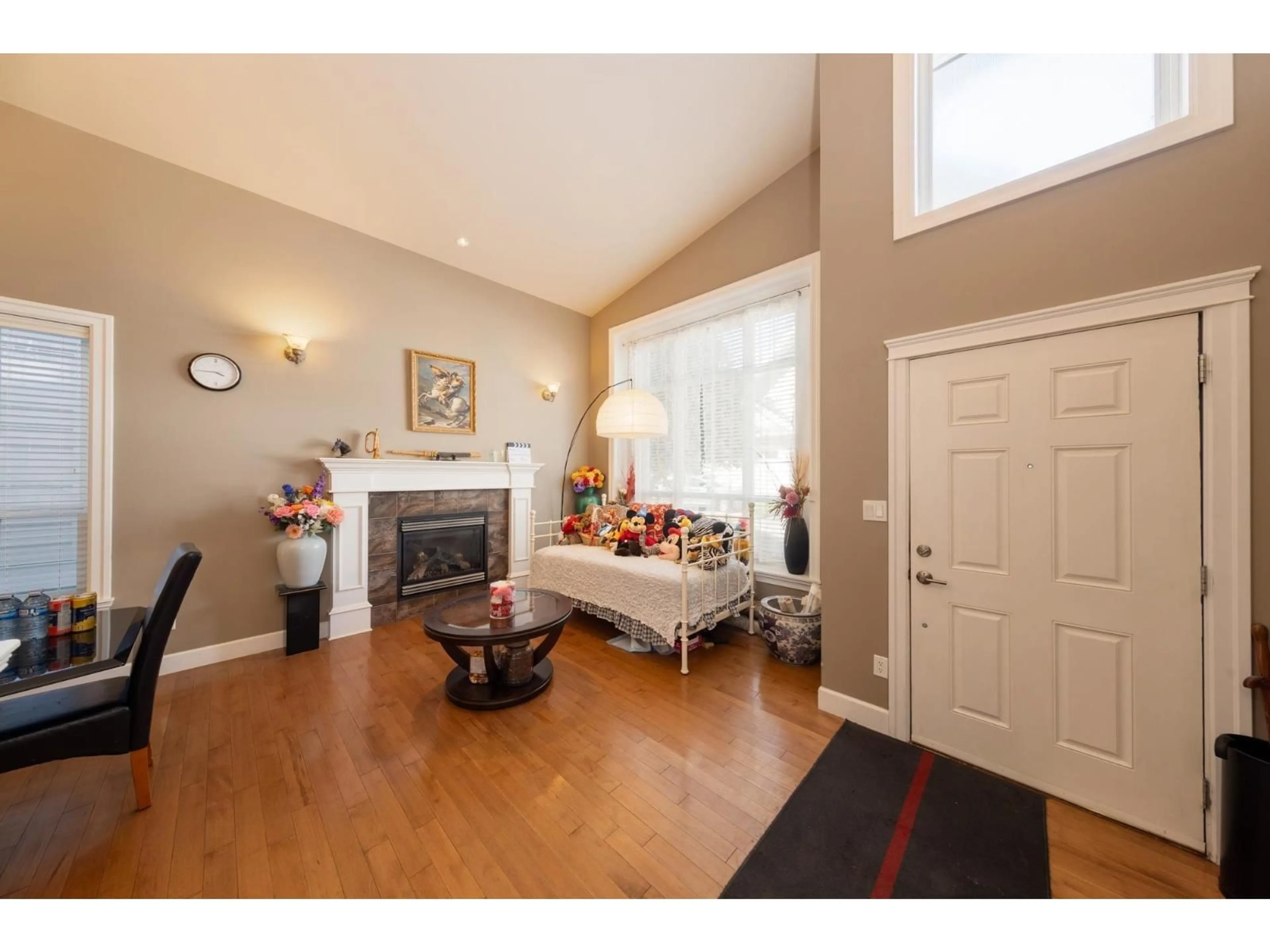Living room with furniture, wood/laminate floor for 9 - 3502 150A STREET, Surrey British Columbia V3Z4R2
