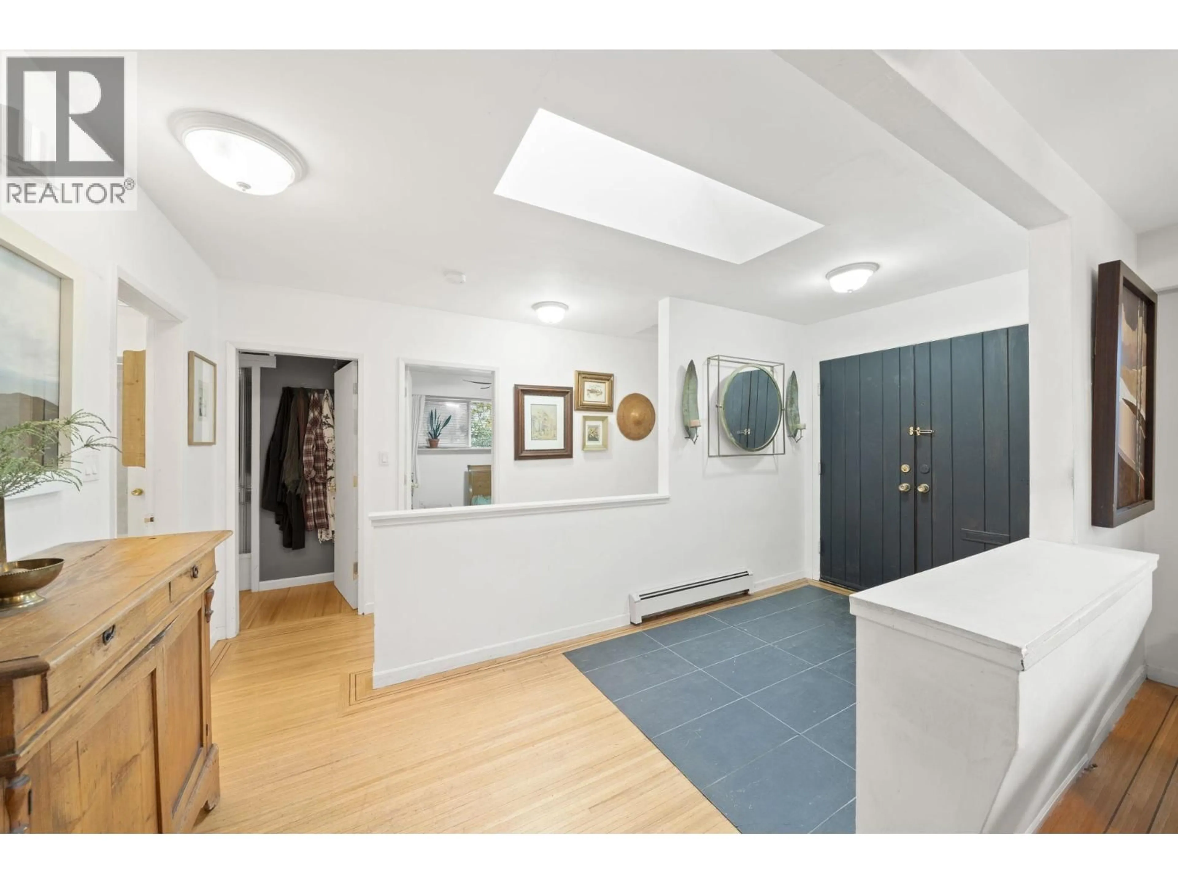 Indoor foyer for 507 JEFFERSON AVENUE, Coquitlam British Columbia V3J3T7