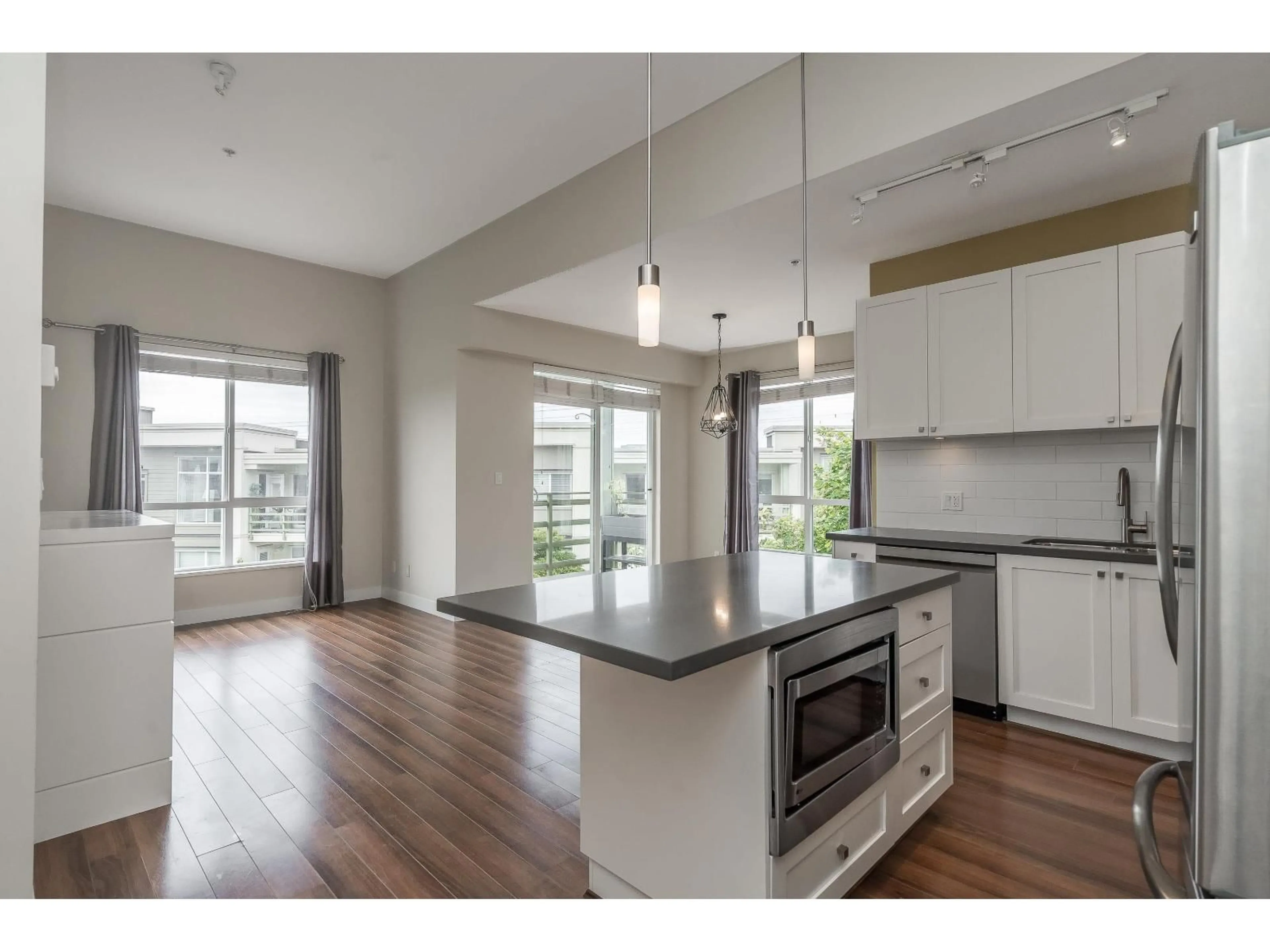 Open concept kitchen, wood/laminate floor for 407 - 15850 26TH AVENUE, Surrey British Columbia V3Z2N6