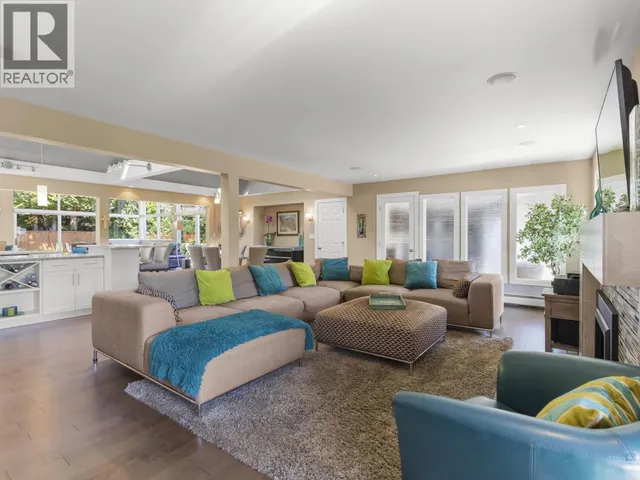 12 SENNOK CRESCENT, Vancouver 3