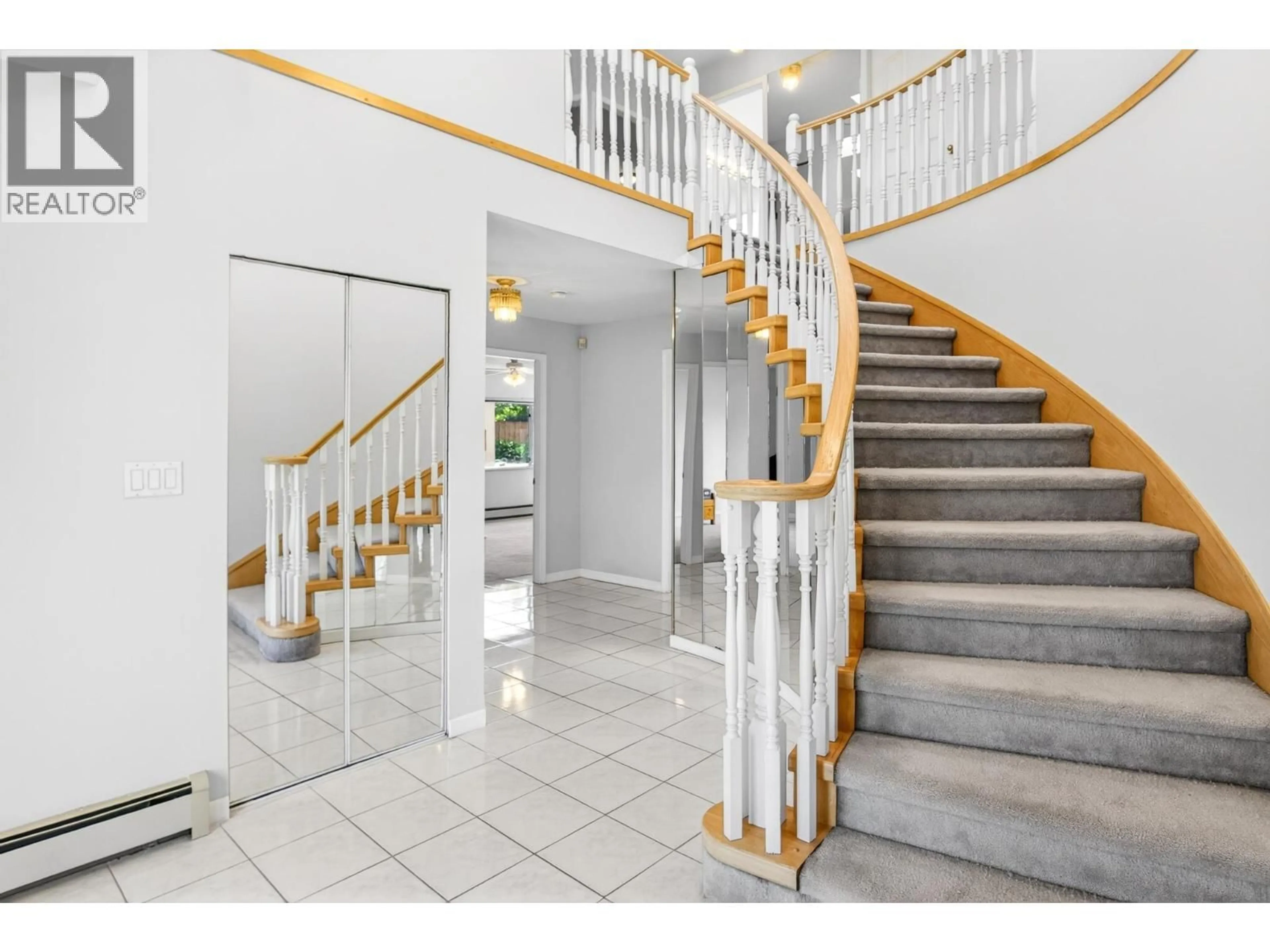 Indoor foyer for 7505 MANZANITA PLACE, Burnaby British Columbia V3N4X1
