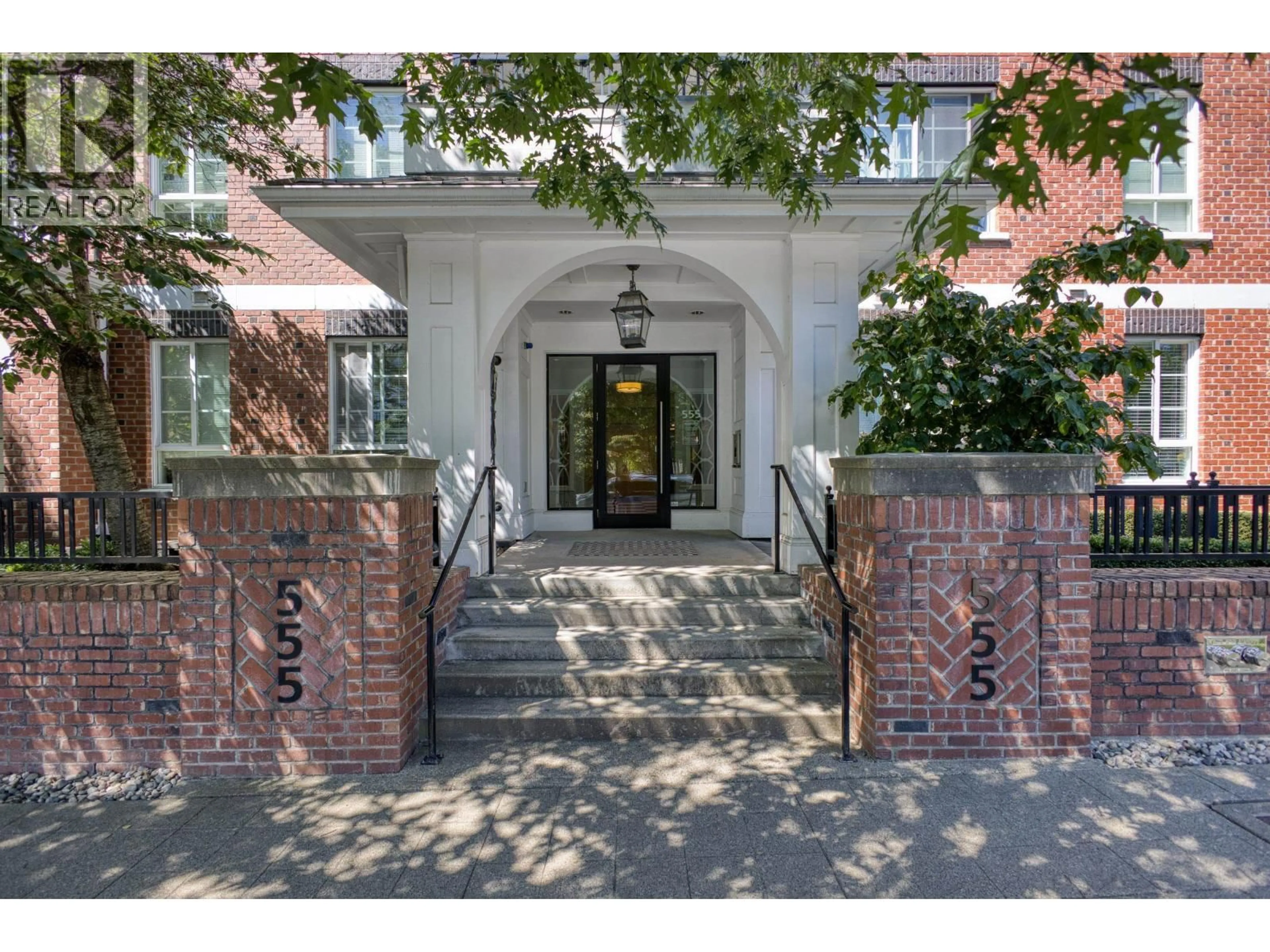 Indoor entryway for 415 - 555 FOSTER AVENUE, Coquitlam British Columbia V3J0B6