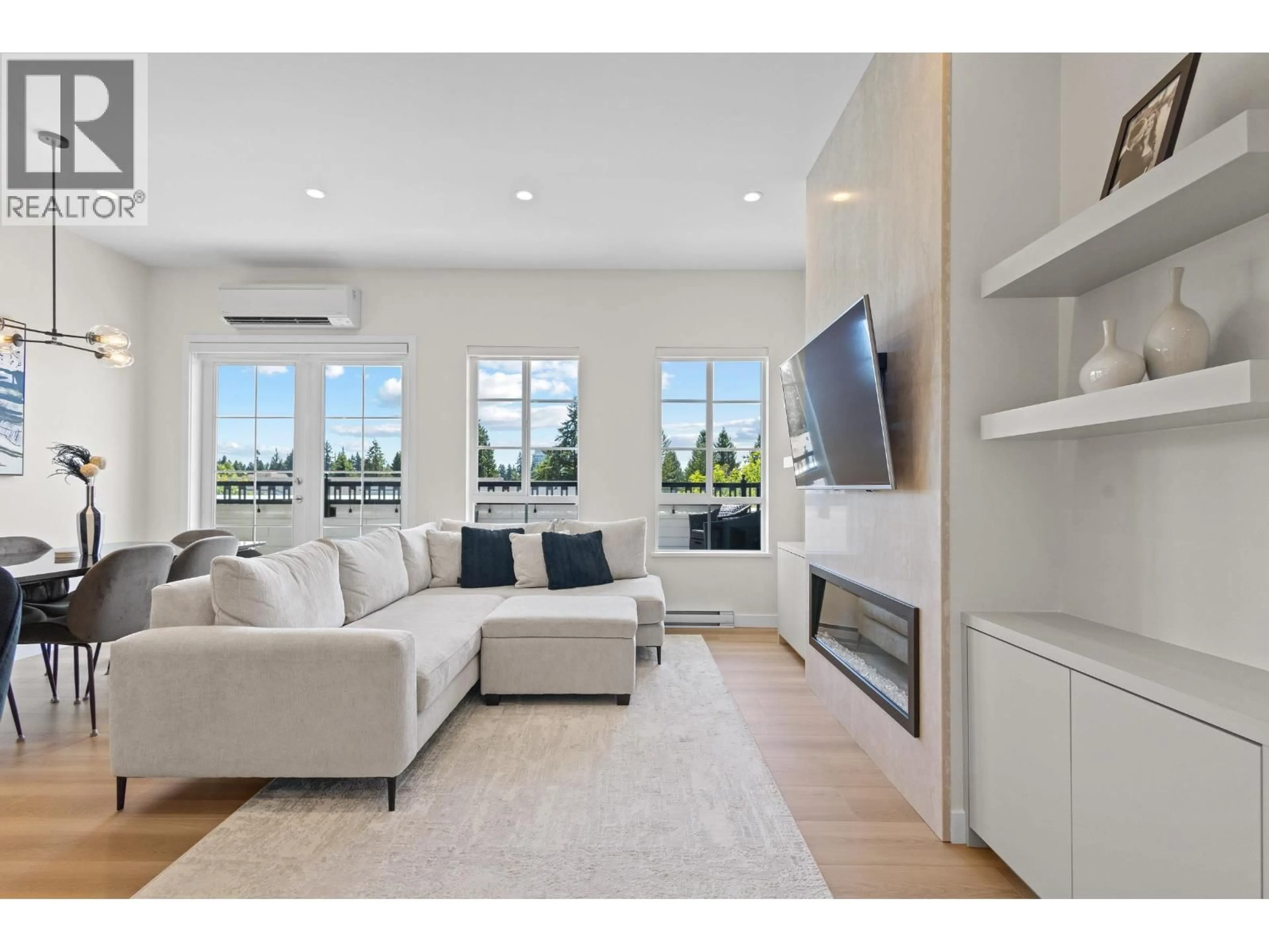 Living room with furniture, unknown for 415 - 555 FOSTER AVENUE, Coquitlam British Columbia V3J0B6