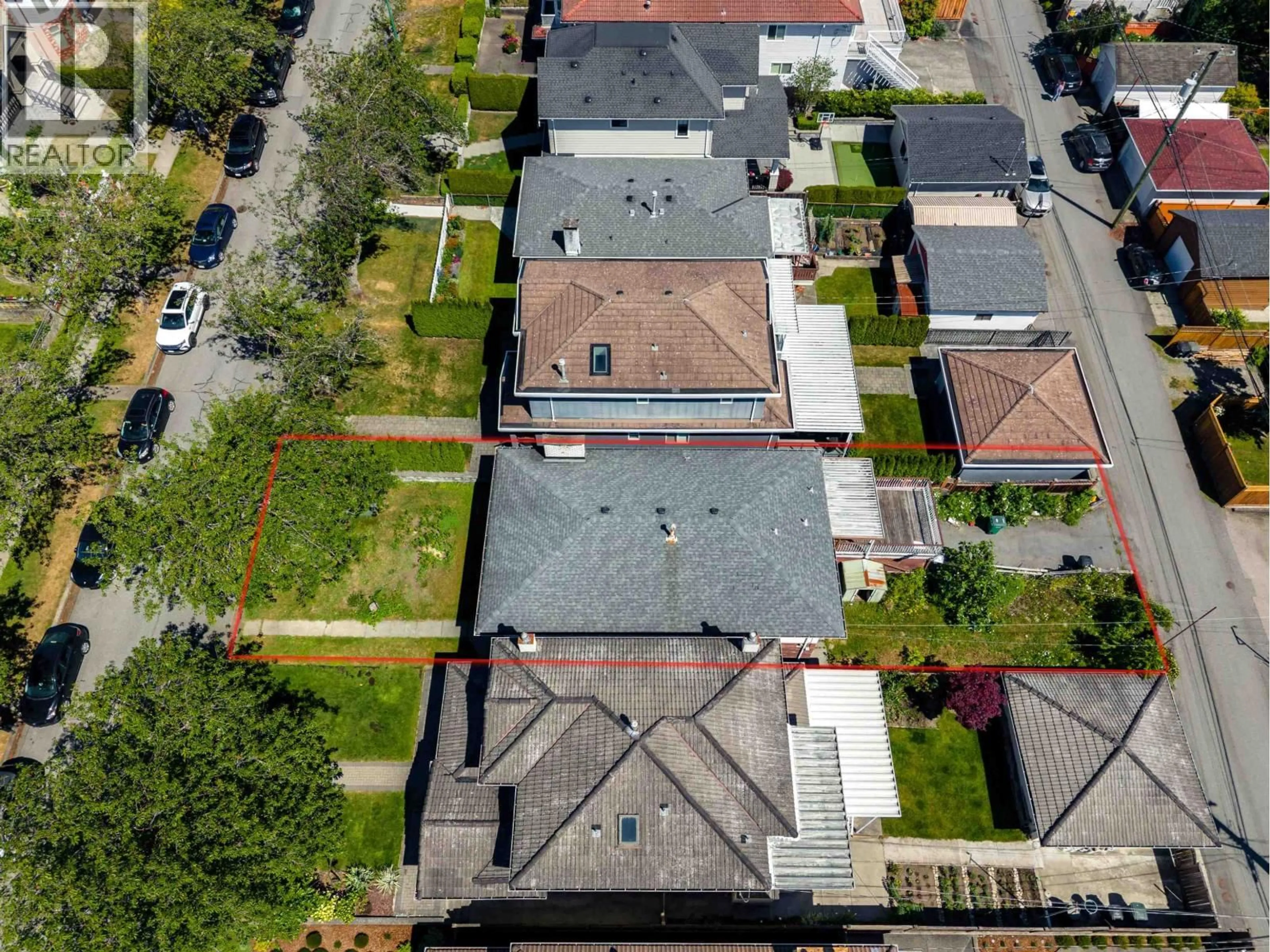 A pic from outside/outdoor area/front of a property/back of a property/a pic from drone, street for 3918 UNION STREET, Burnaby British Columbia V5C2W7