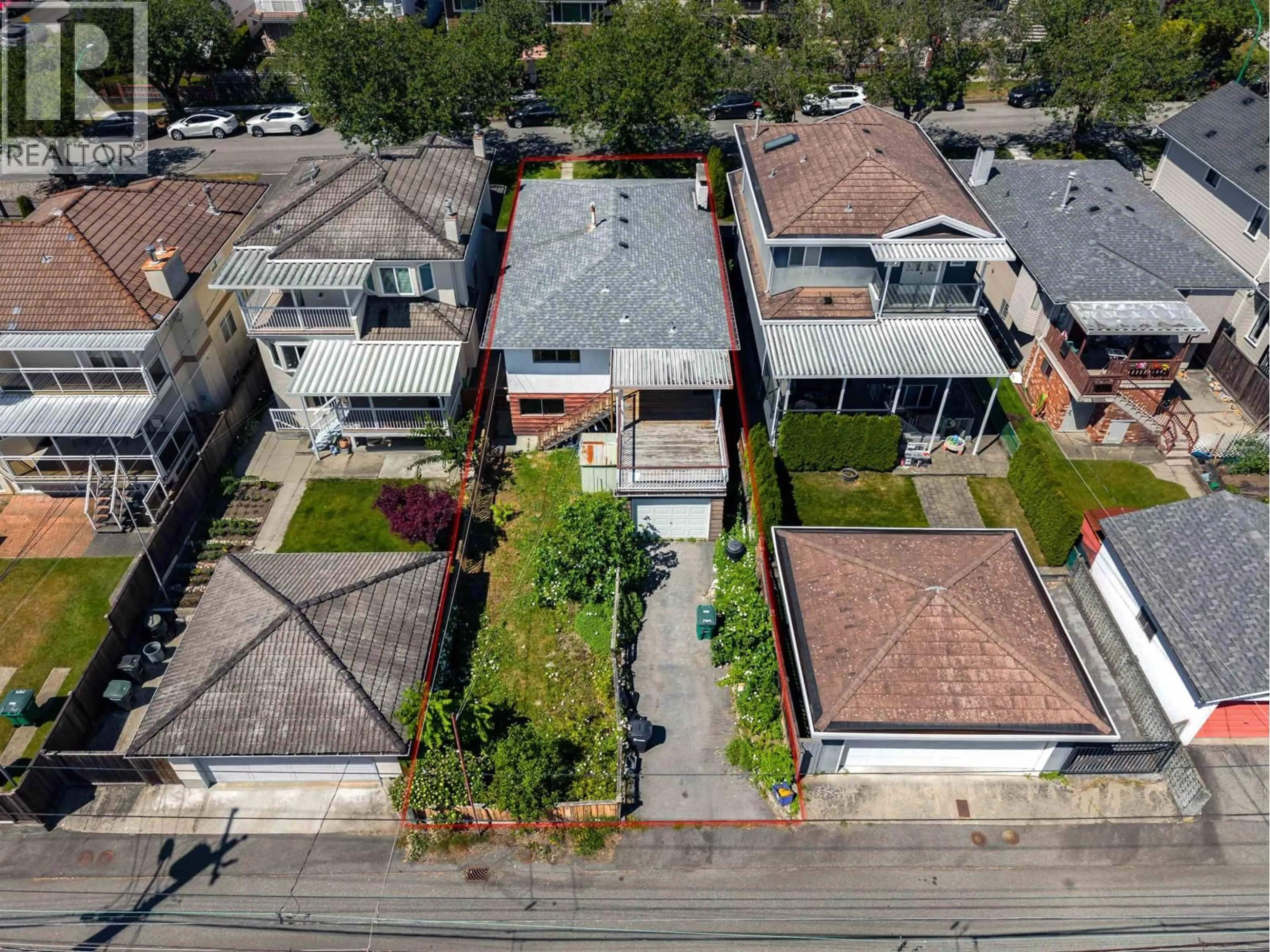 A pic from outside/outdoor area/front of a property/back of a property/a pic from drone, street for 3918 UNION STREET, Burnaby British Columbia V5C2W7