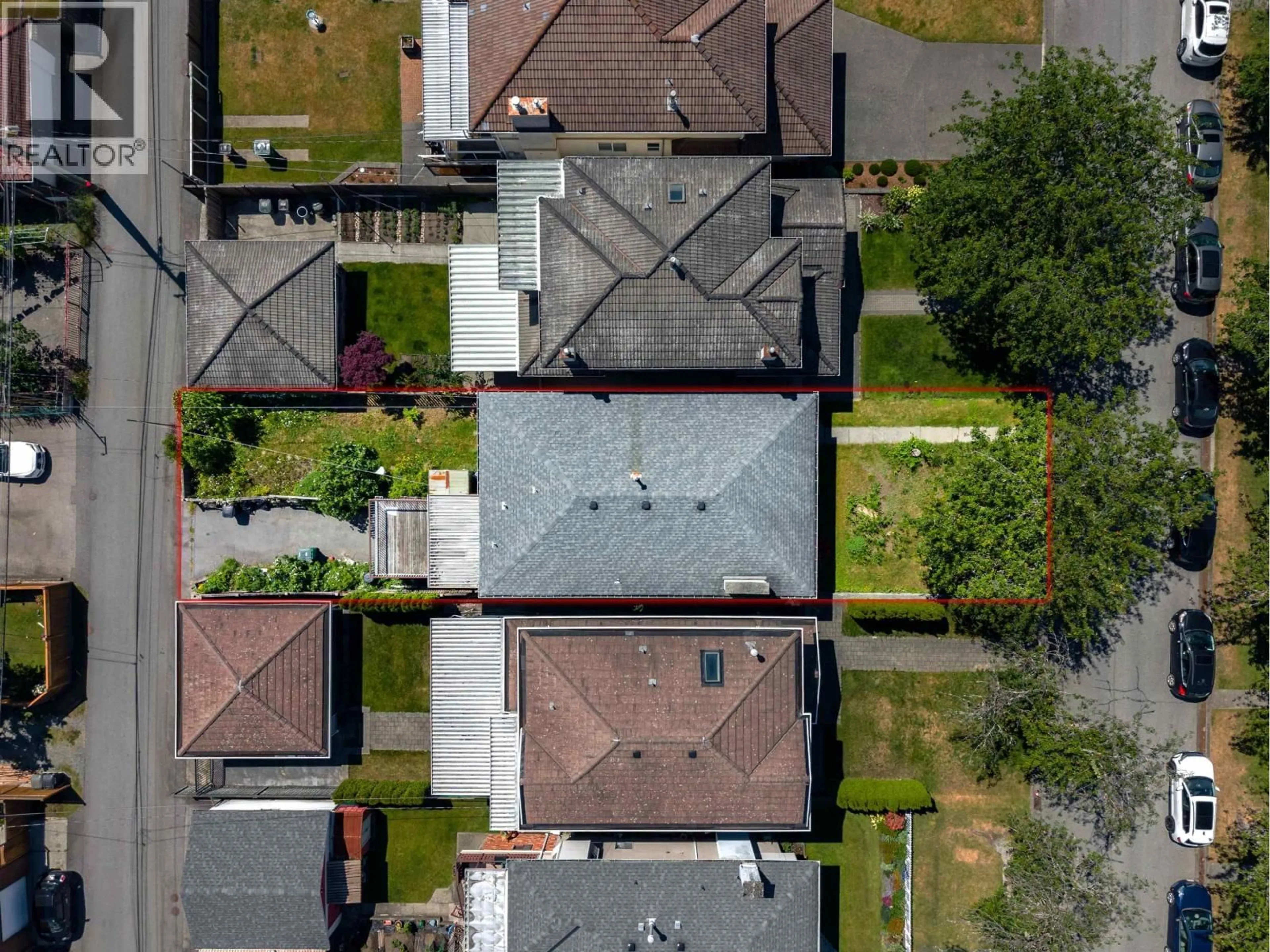 A pic from outside/outdoor area/front of a property/back of a property/a pic from drone, street for 3918 UNION STREET, Burnaby British Columbia V5C2W7