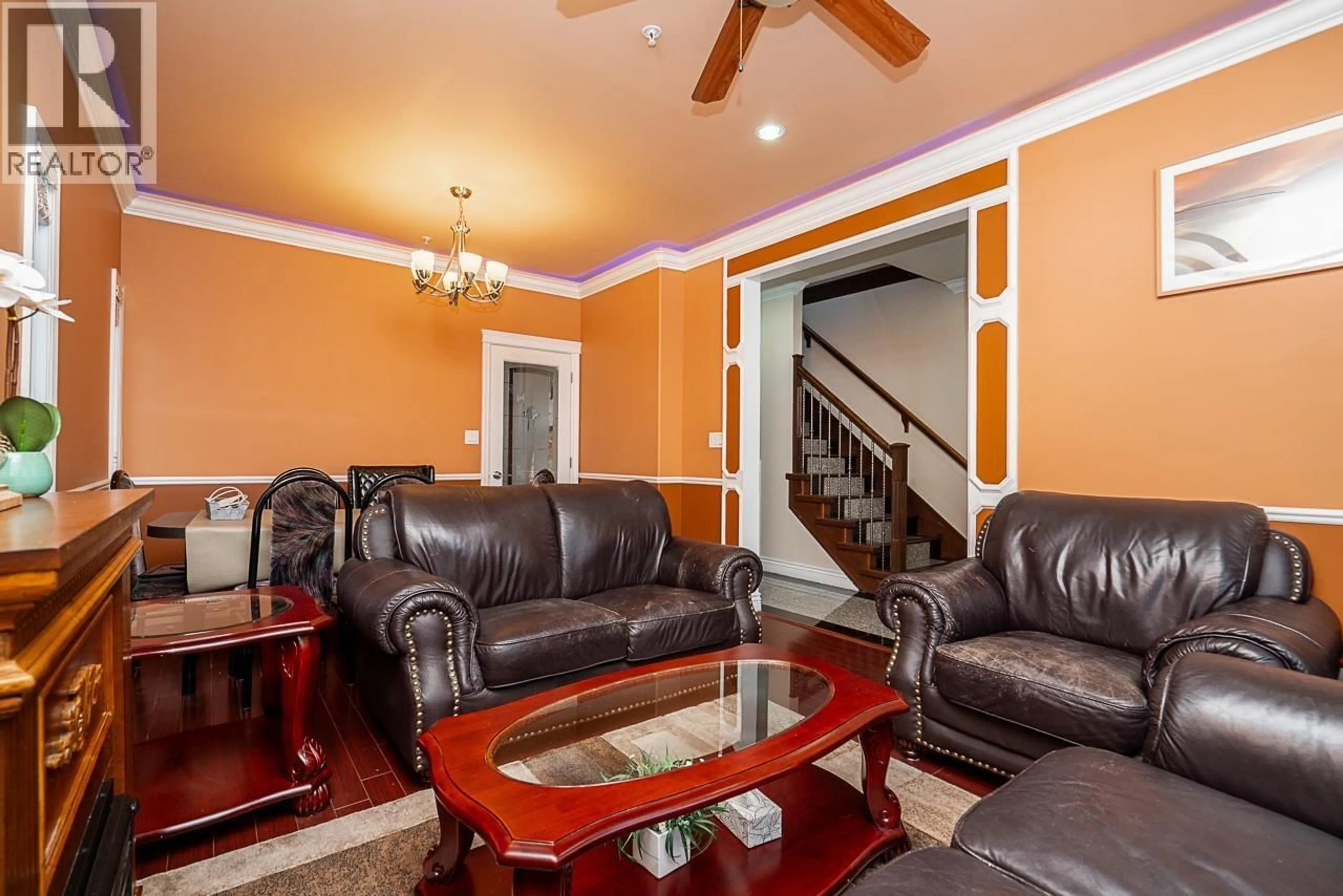 Living room with furniture, unknown for 528 SIXTEEN STREET, New Westminster British Columbia V3M4R3