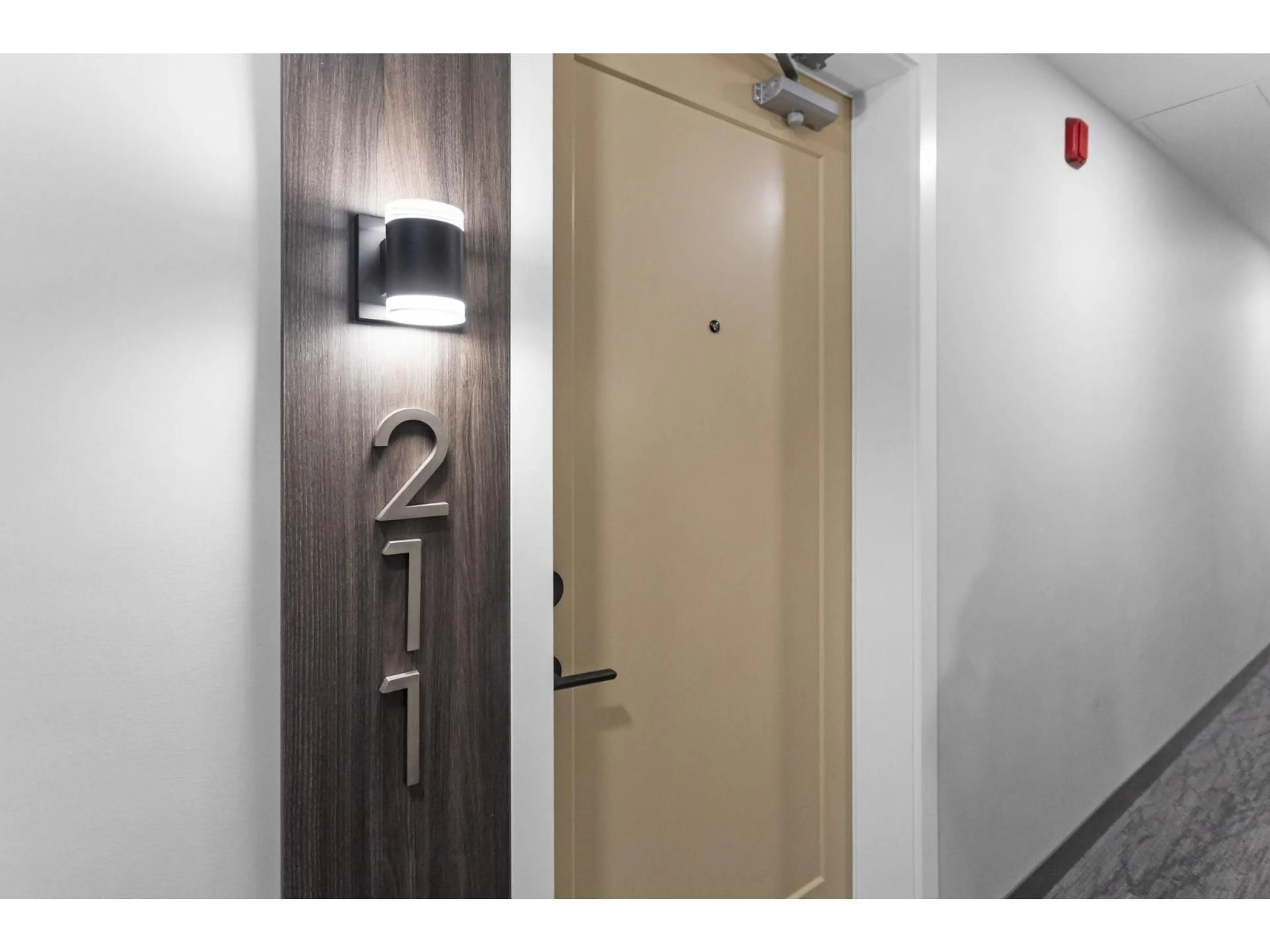 Indoor foyer for 211 - 33920 BEST AVENUE, Mission British Columbia V2V0L9