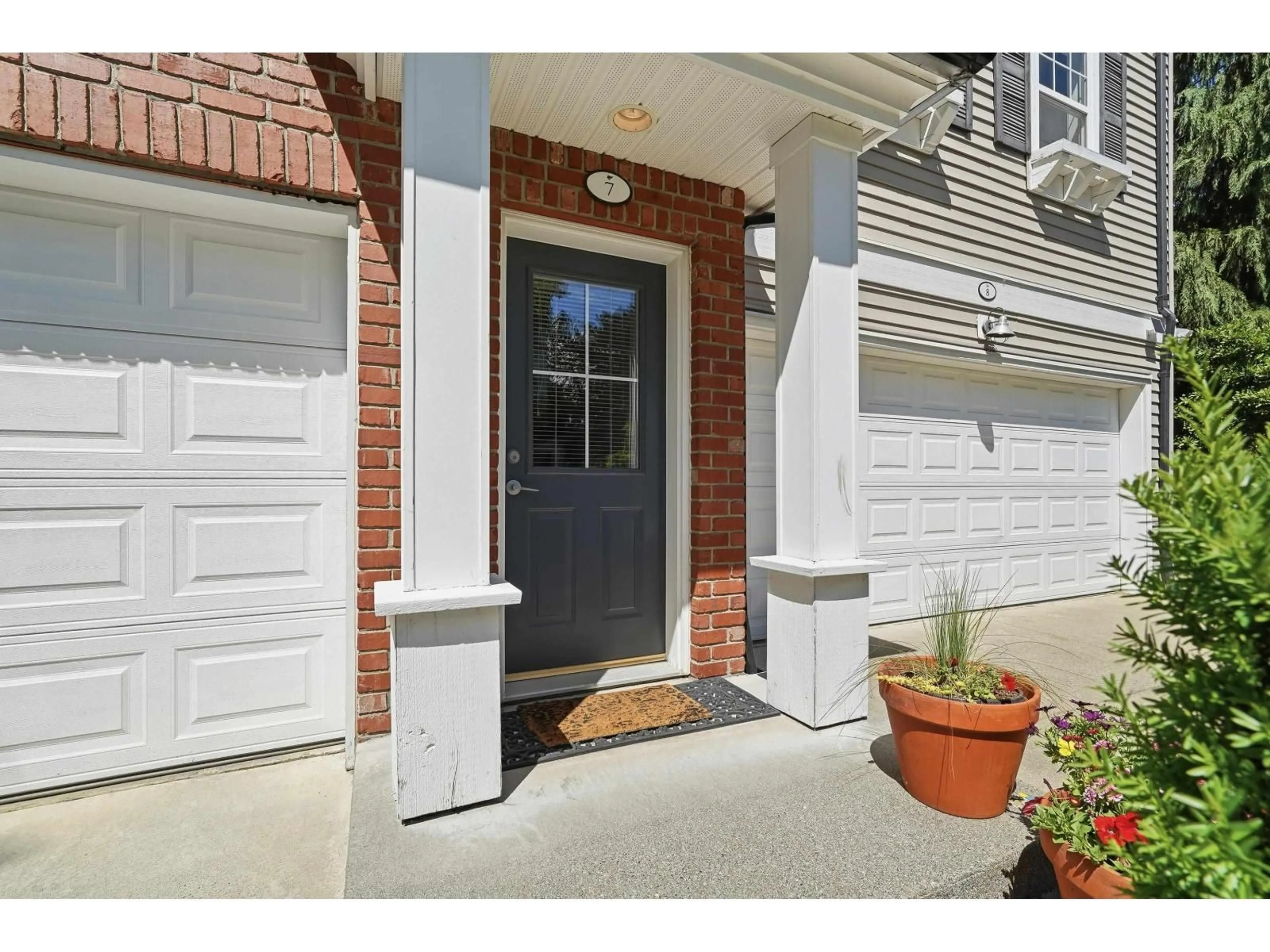 Indoor entryway for 7 - 15075 60 AVENUE, Surrey British Columbia V3S1S1