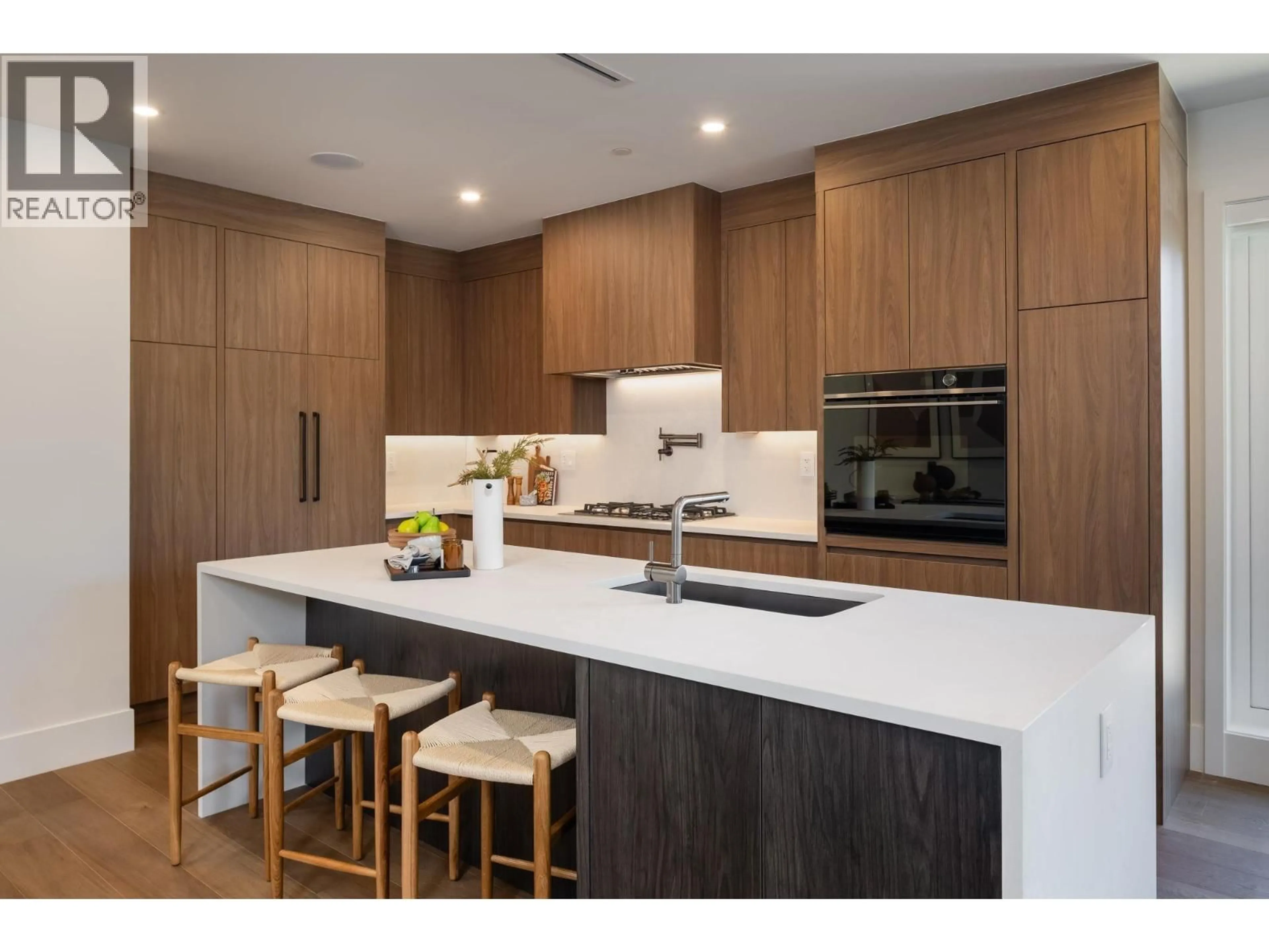 Contemporary kitchen, wood/laminate floor for 3 - 950 57TH AVENUE, Vancouver British Columbia V6P1S3