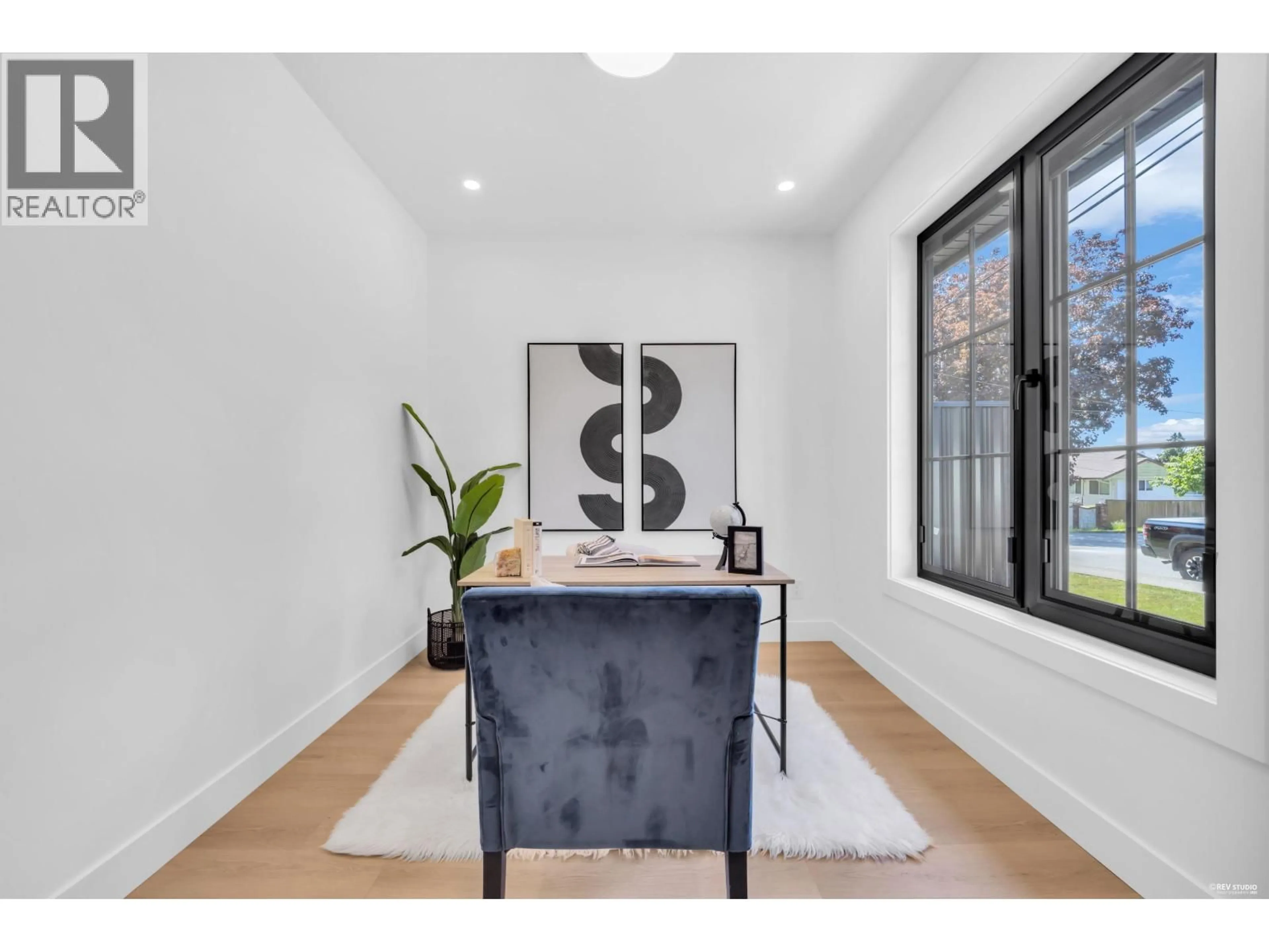 A pic of a room for 2 - 2316 CLIFF AVENUE, Burnaby British Columbia V5A2L2