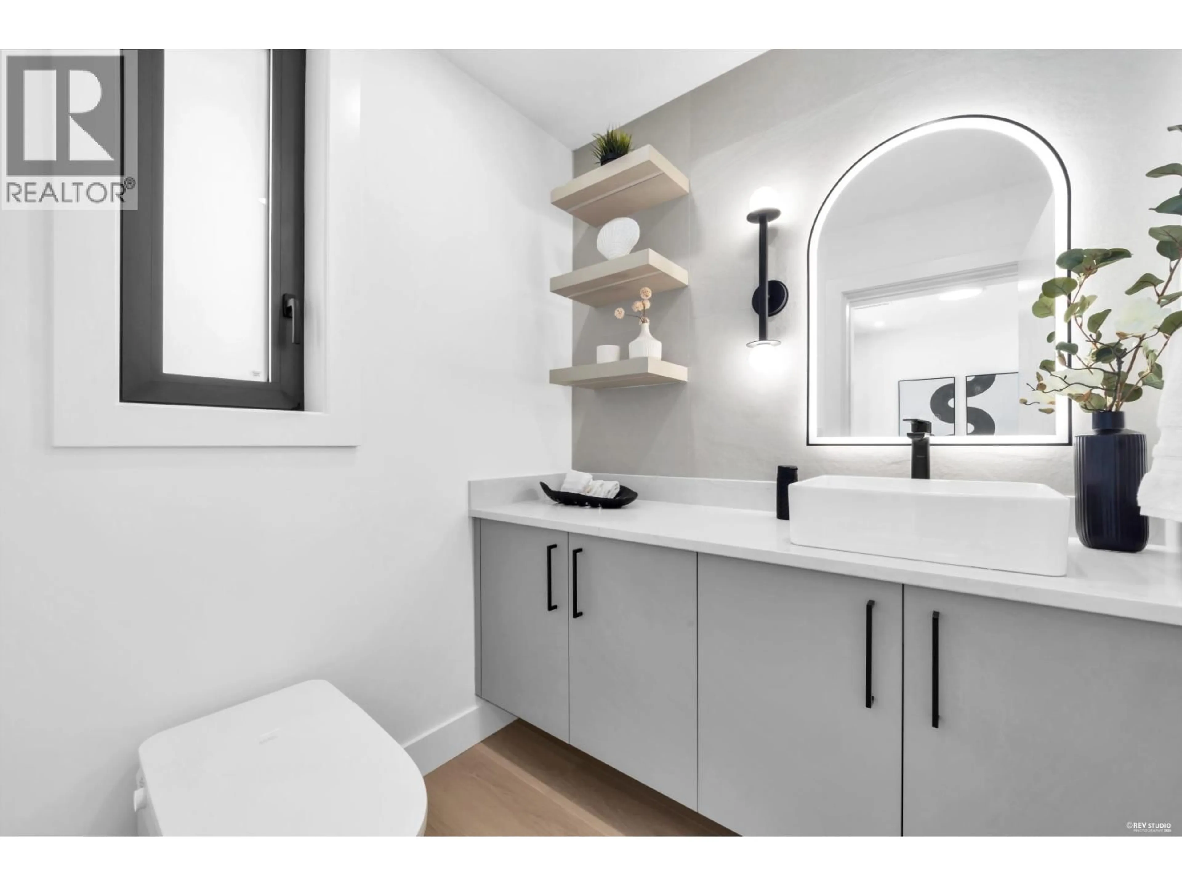 Contemporary bathroom, ceramic/tile floor for 2 - 2316 CLIFF AVENUE, Burnaby British Columbia V5A2L2