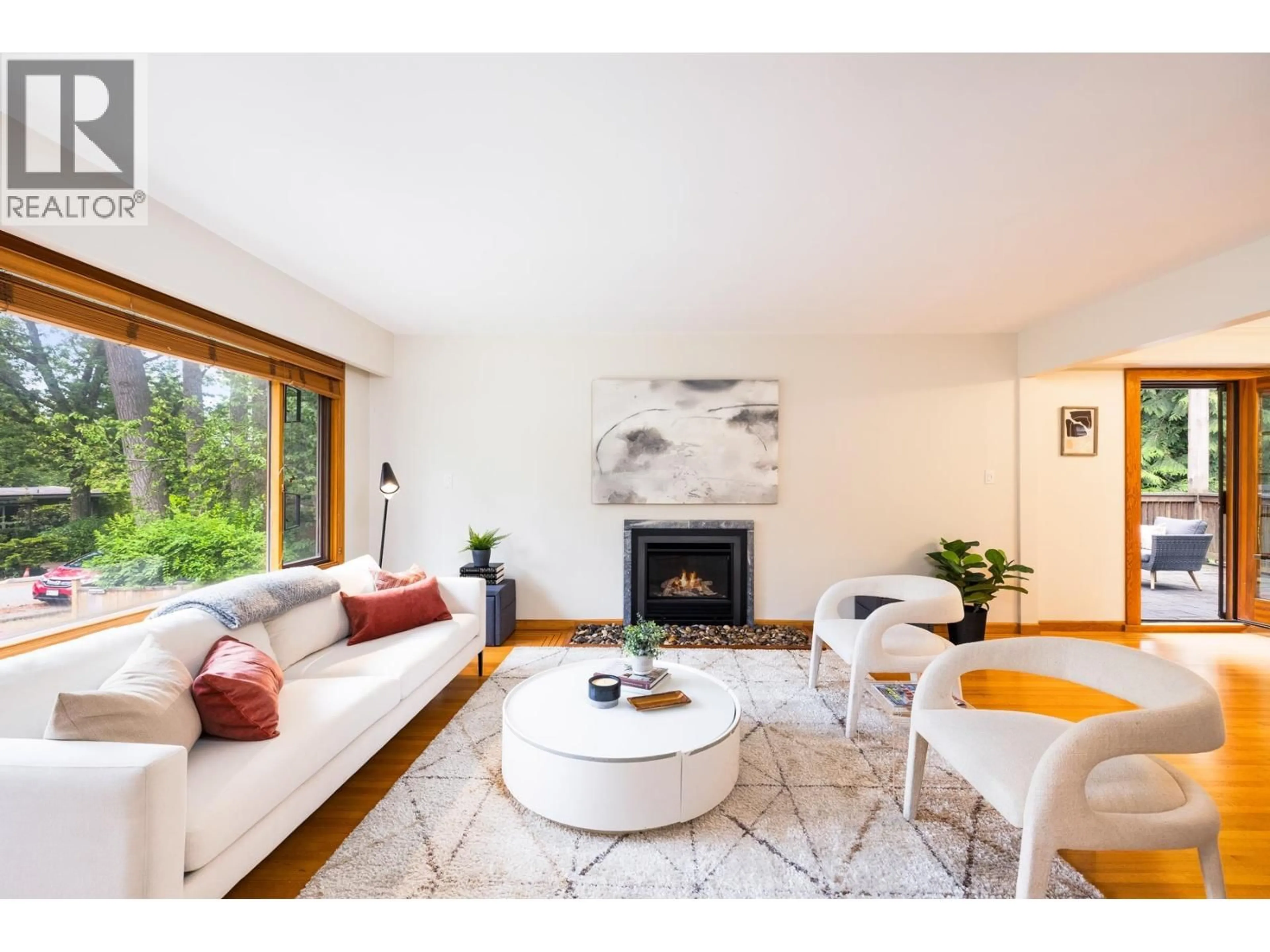 Living room with furniture, unknown for 1561 MERLYNN CRESCENT, North Vancouver British Columbia V7J2X9