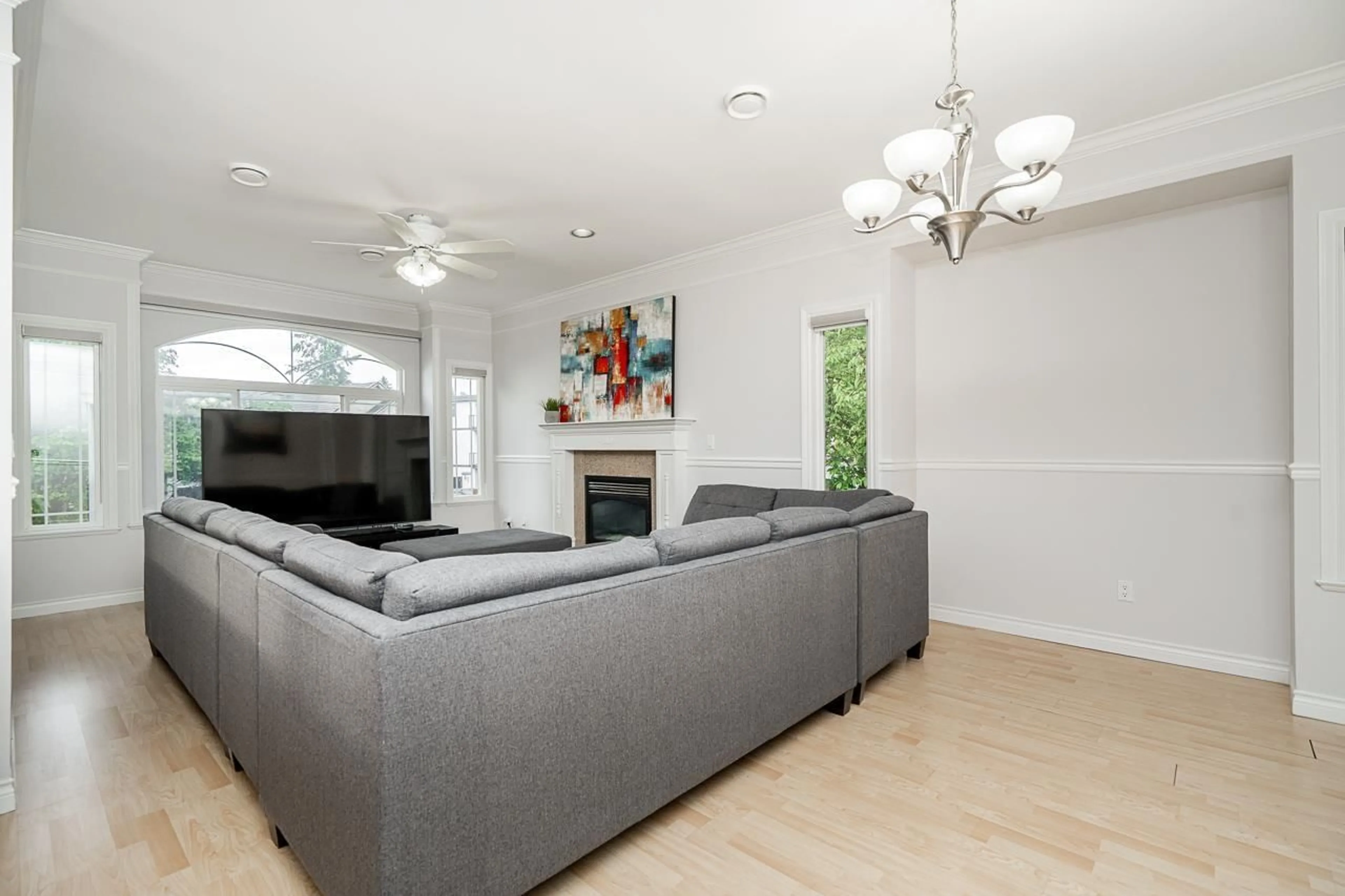 Living room with furniture, unknown for 12773 90 AVENUE NORTH, Surrey British Columbia V3W3X9