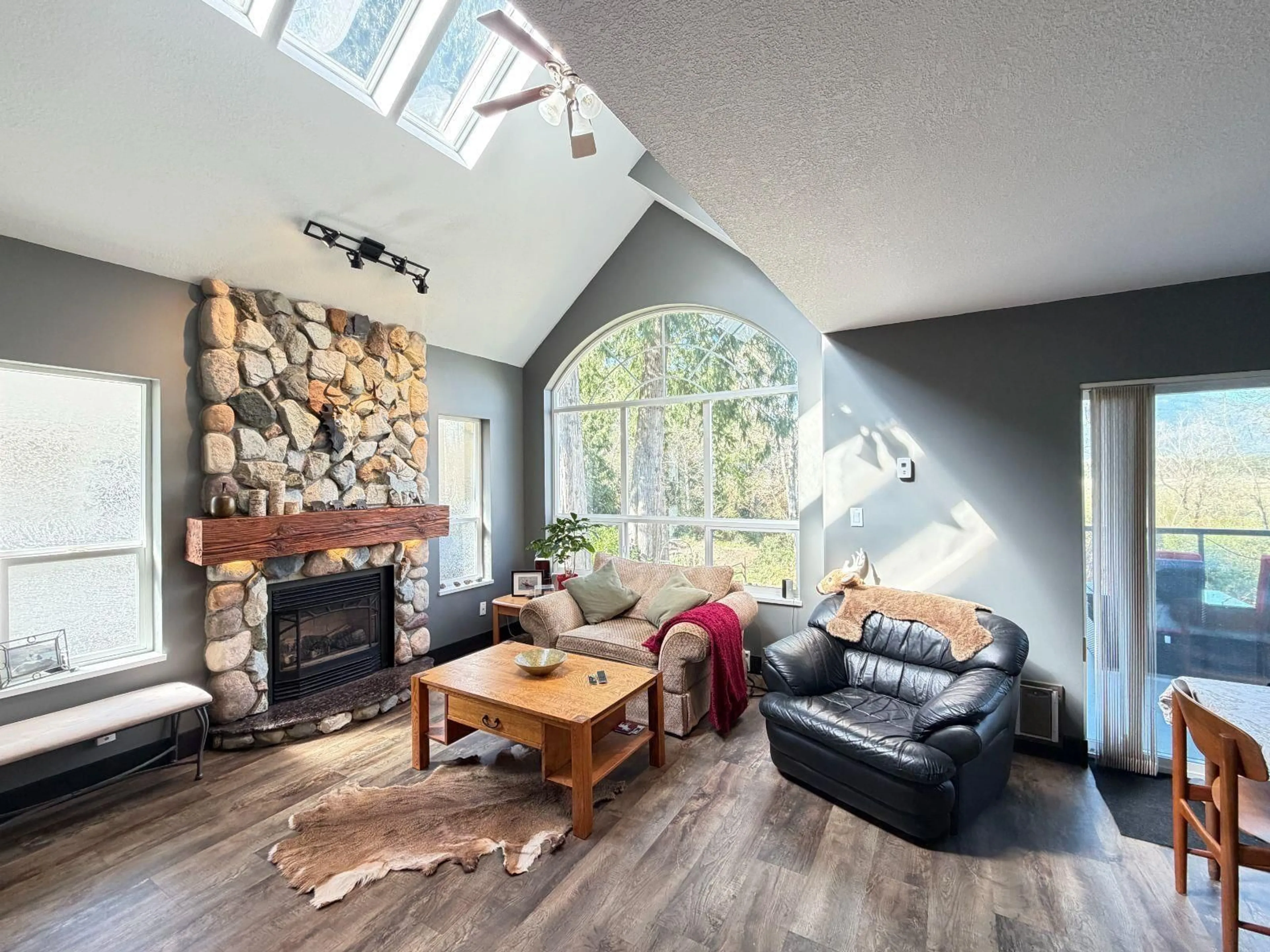 Living room with furniture, wood/laminate floor for 63 - 14600 MORRIS VALLEY ROAD, Mission British Columbia V0M1A1