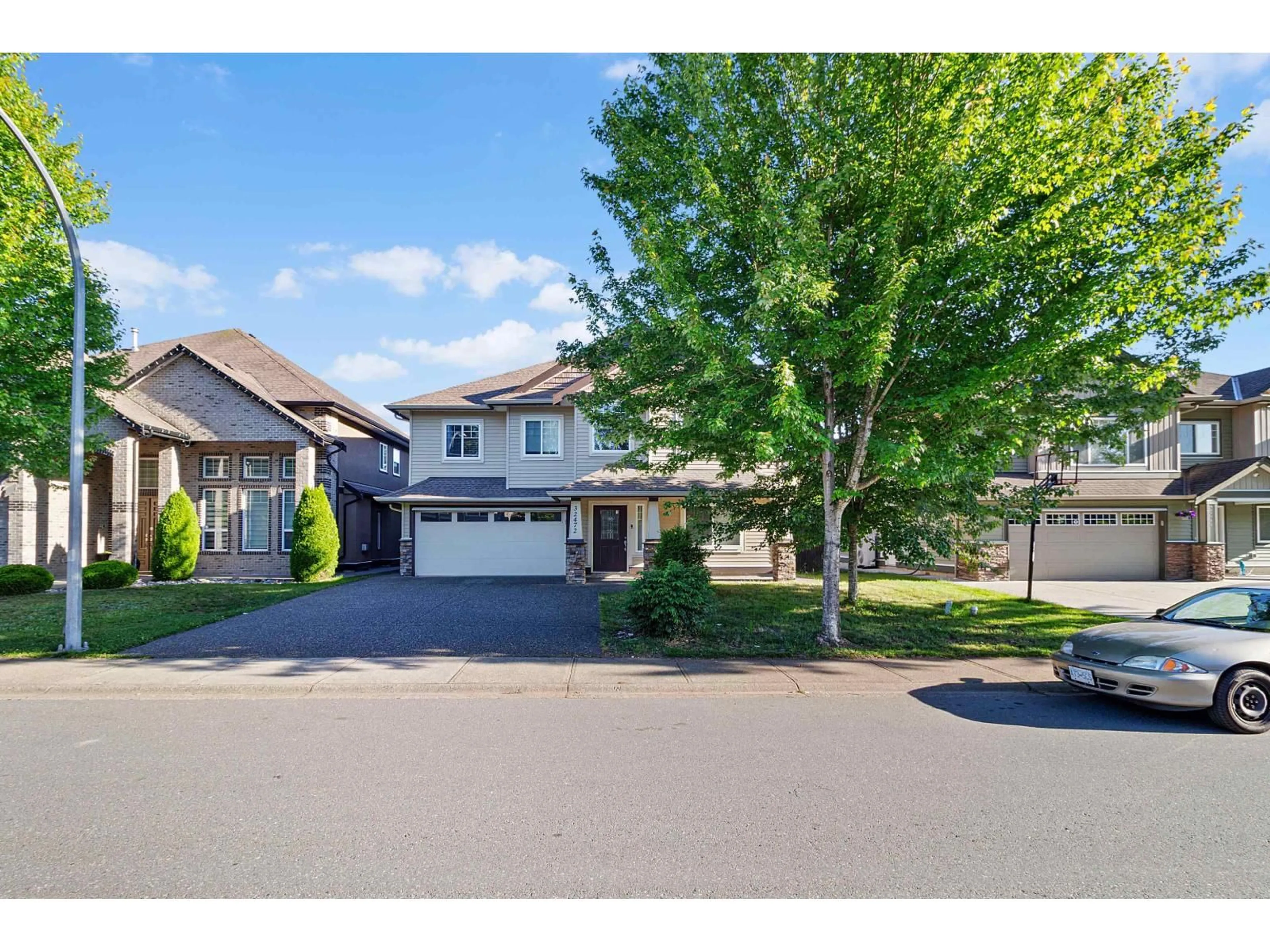 A pic from outside/outdoor area/front of a property/back of a property/a pic from drone, street for 32472 MITCHELL AVENUE, Mission British Columbia V4S0B2