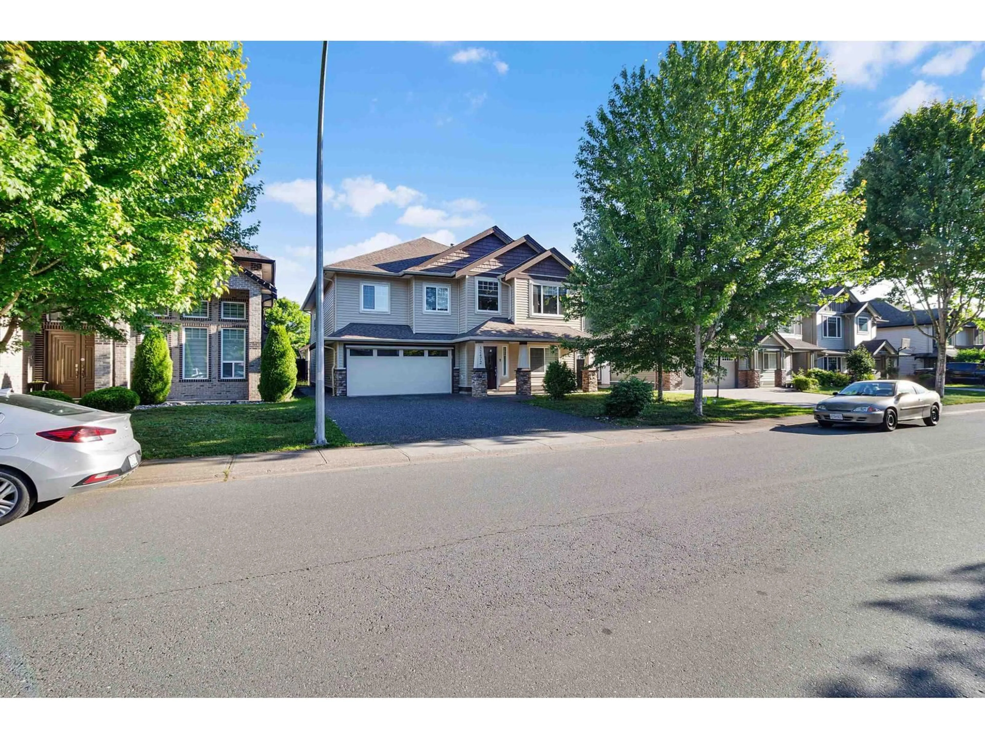 A pic from outside/outdoor area/front of a property/back of a property/a pic from drone, street for 32472 MITCHELL AVENUE, Mission British Columbia V4S0B2