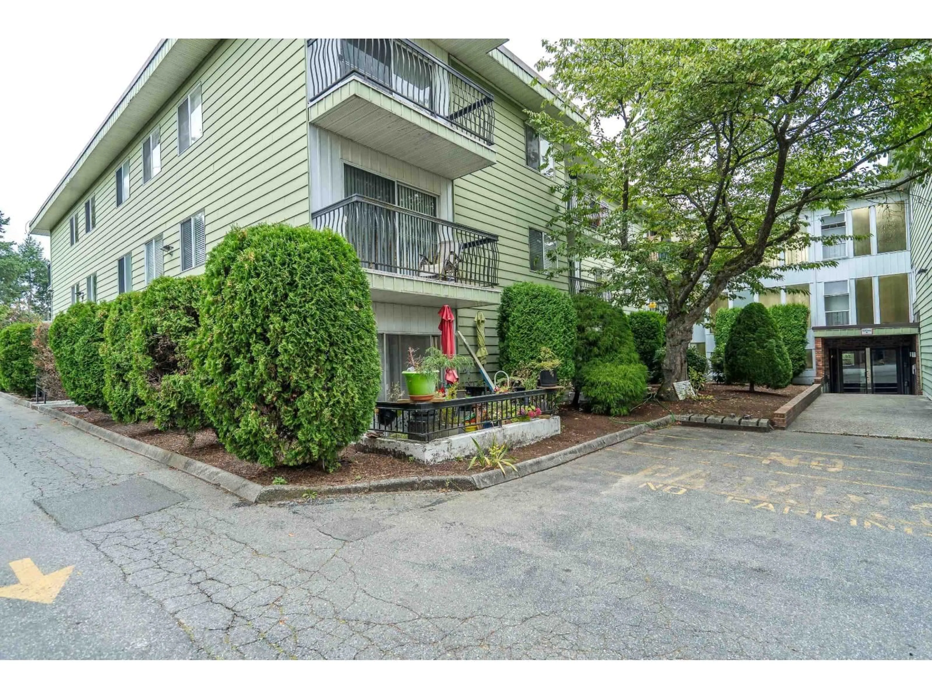 Patio, street for 392C - 8635 120 STREET, Delta British Columbia V4C6R5