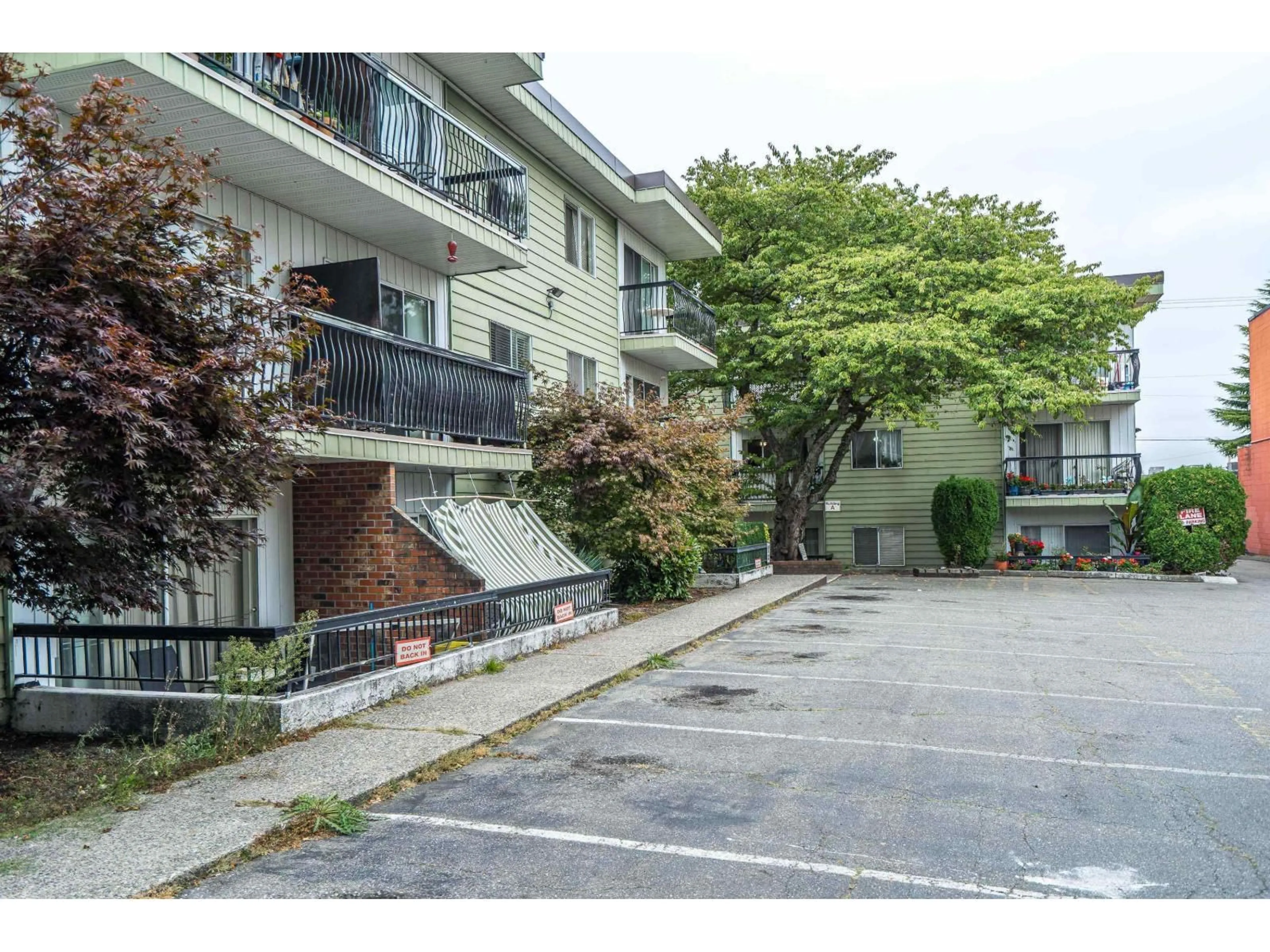 Patio, street for 392C - 8635 120 STREET, Delta British Columbia V4C6R5