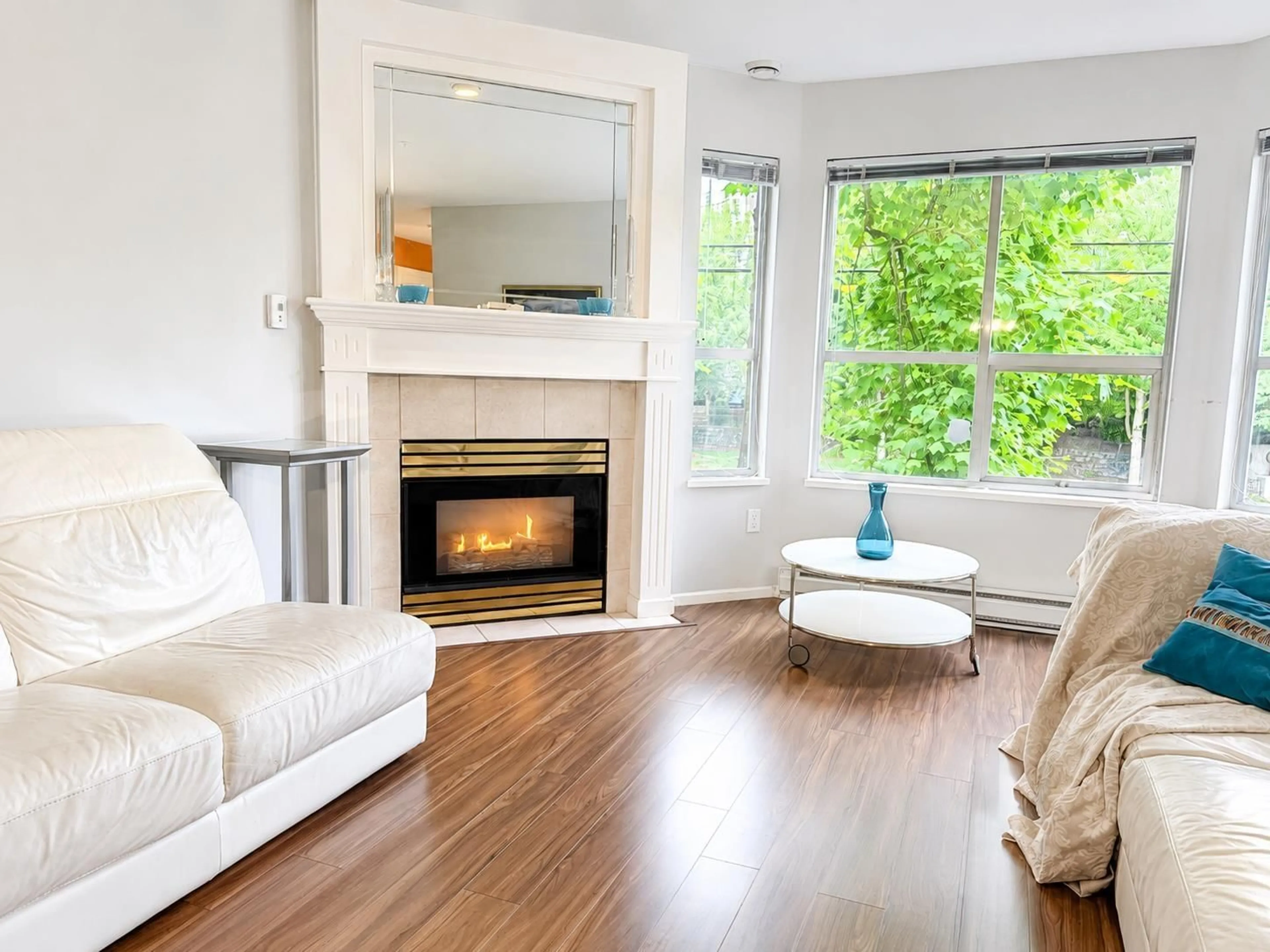 Living room with furniture, wood/laminate floor for 312 - 1575 BEST STREET, White Rock British Columbia V4B5K1