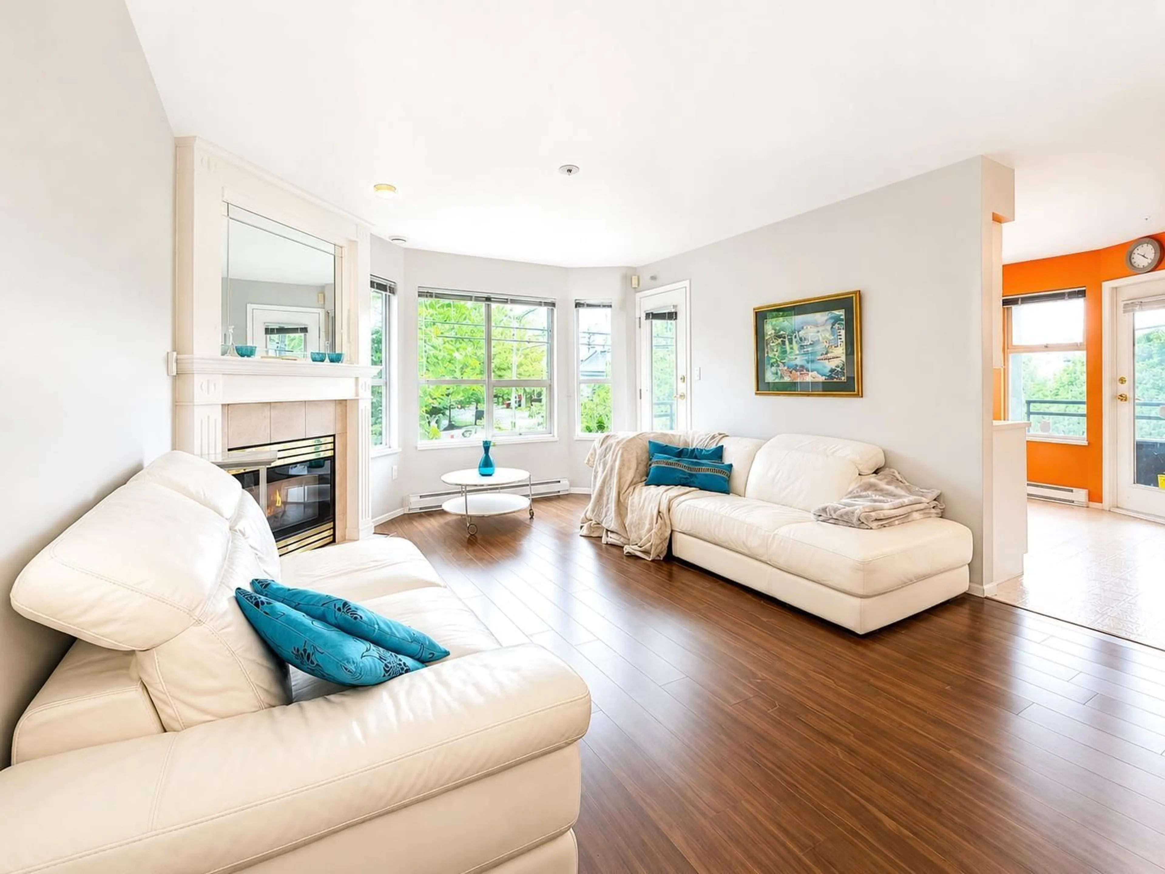 Living room with furniture, wood/laminate floor for 312 - 1575 BEST STREET, White Rock British Columbia V4B5K1