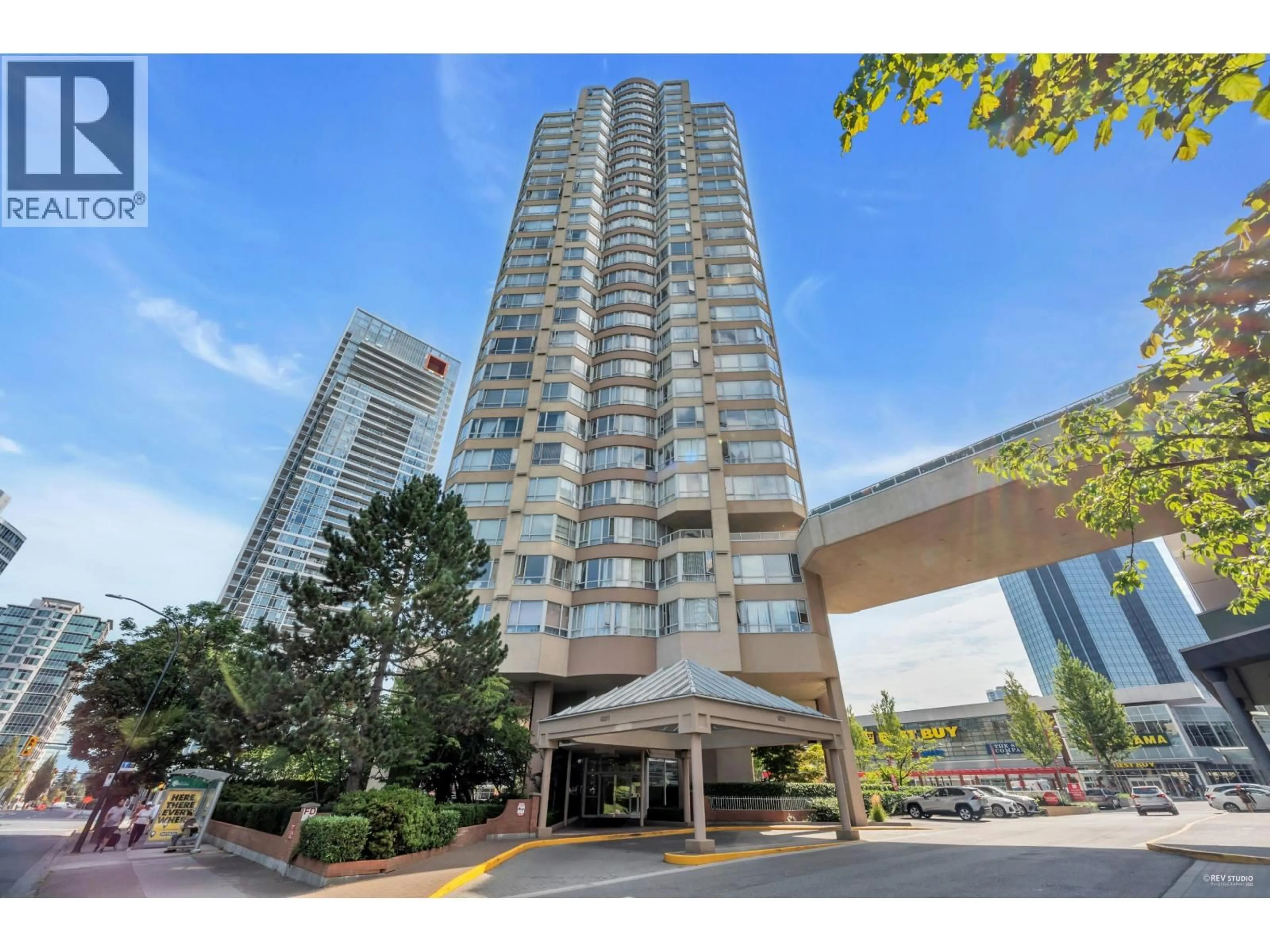 Indoor foyer for 2804 - 6220 MCKAY AVENUE, Burnaby British Columbia V5H4M8